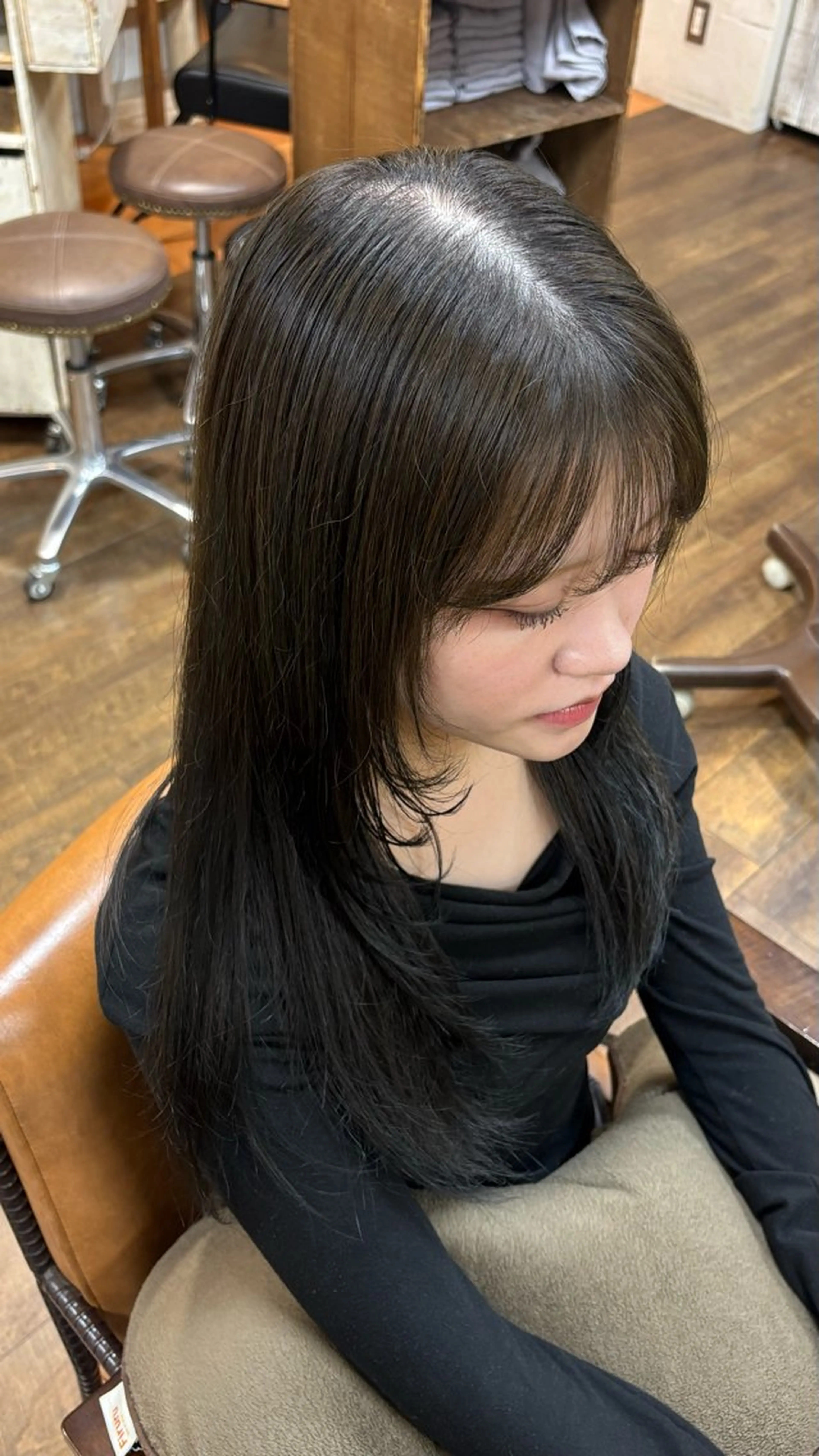 セミロング カラー グレージュ オリーブグレージュ オリーブグレー ヘアカラー chacha blanc元山のヘアスタイル