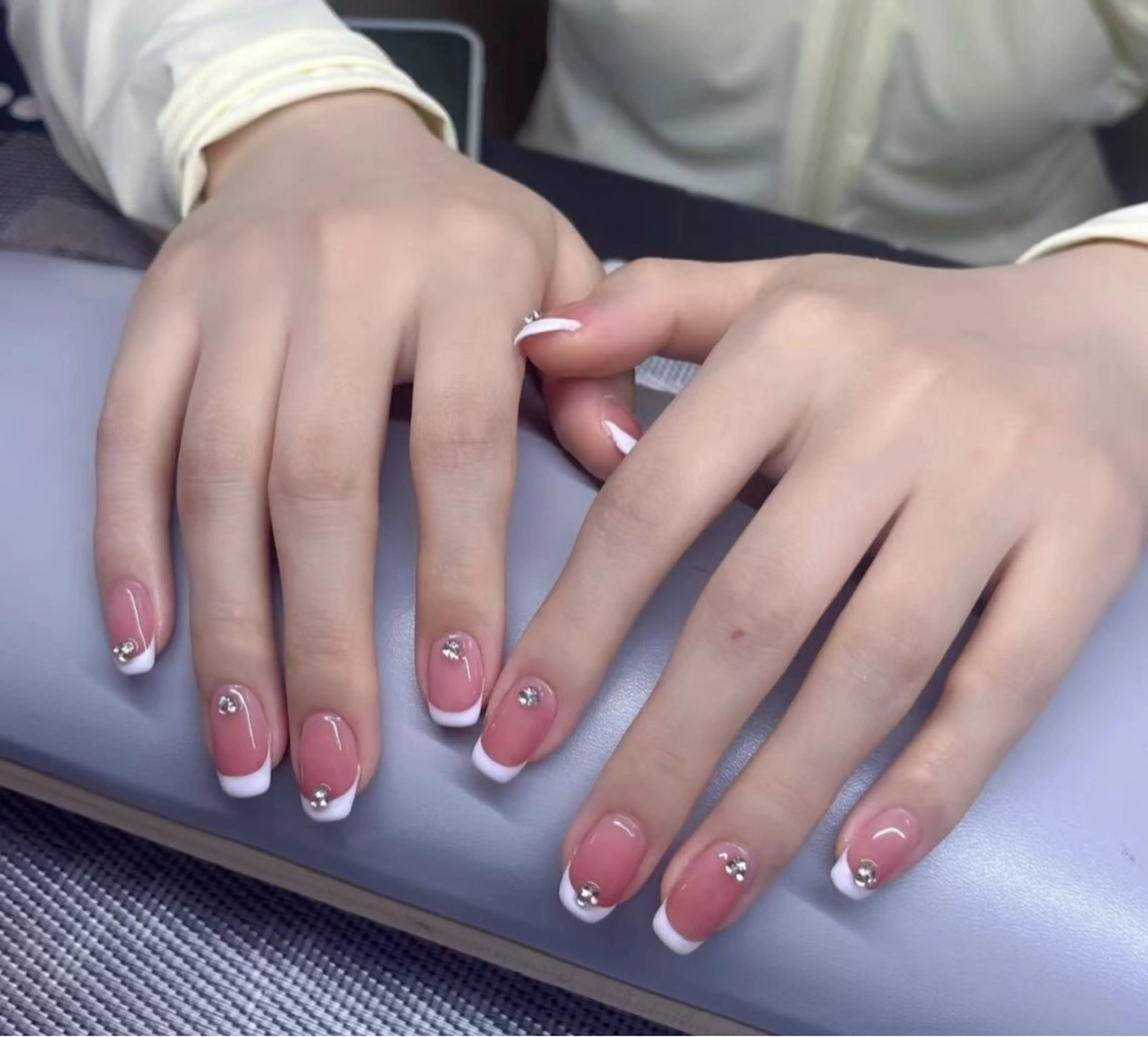 ネイル フレンチネイル ジェルネイル シンプルネイル ストーンネイル ハンドネイル MIYUKI Salonのネイルデザイン