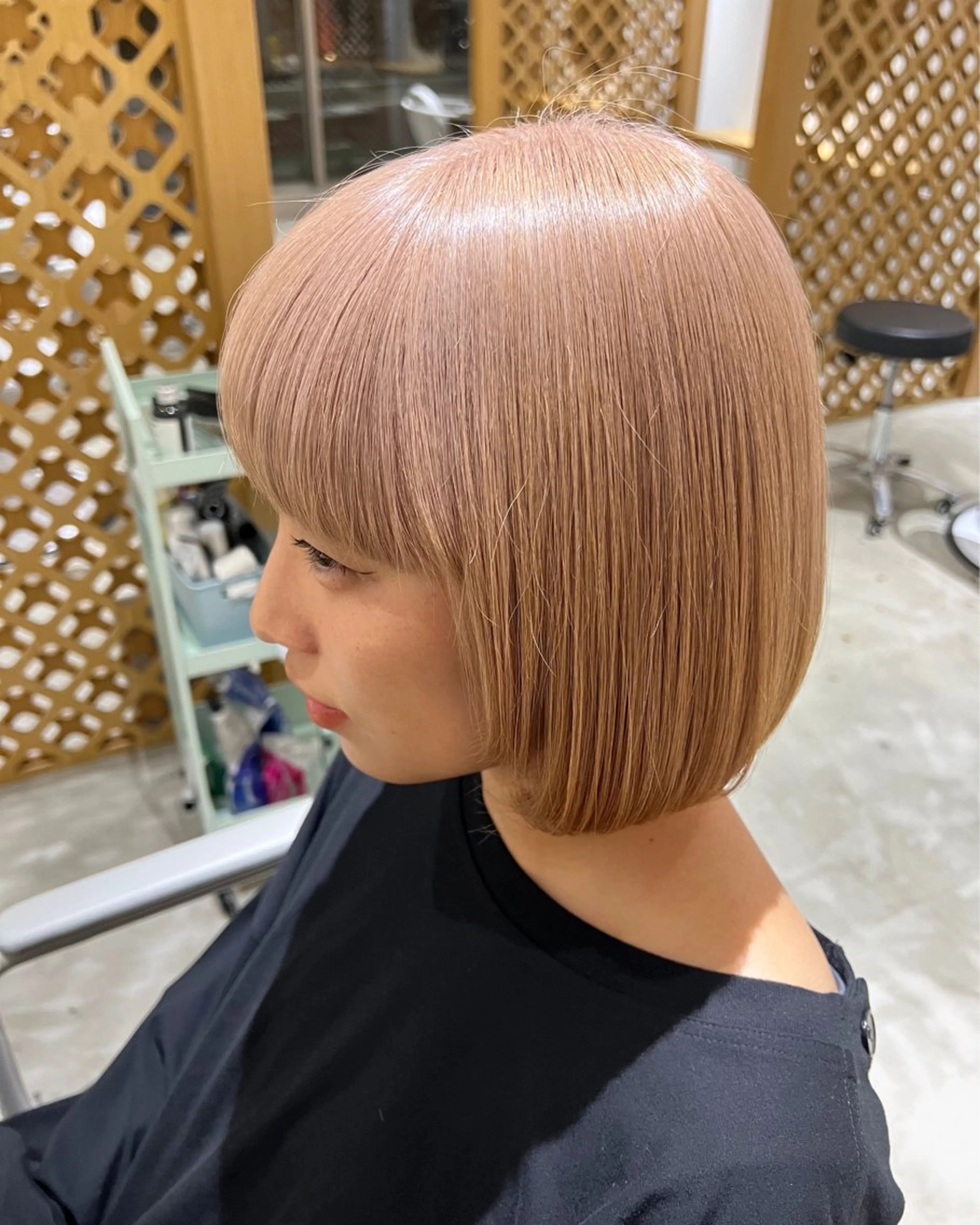 ショート カラー 色落ち可愛い艶ハイト ーン🧊AZUKIのヘアスタイル