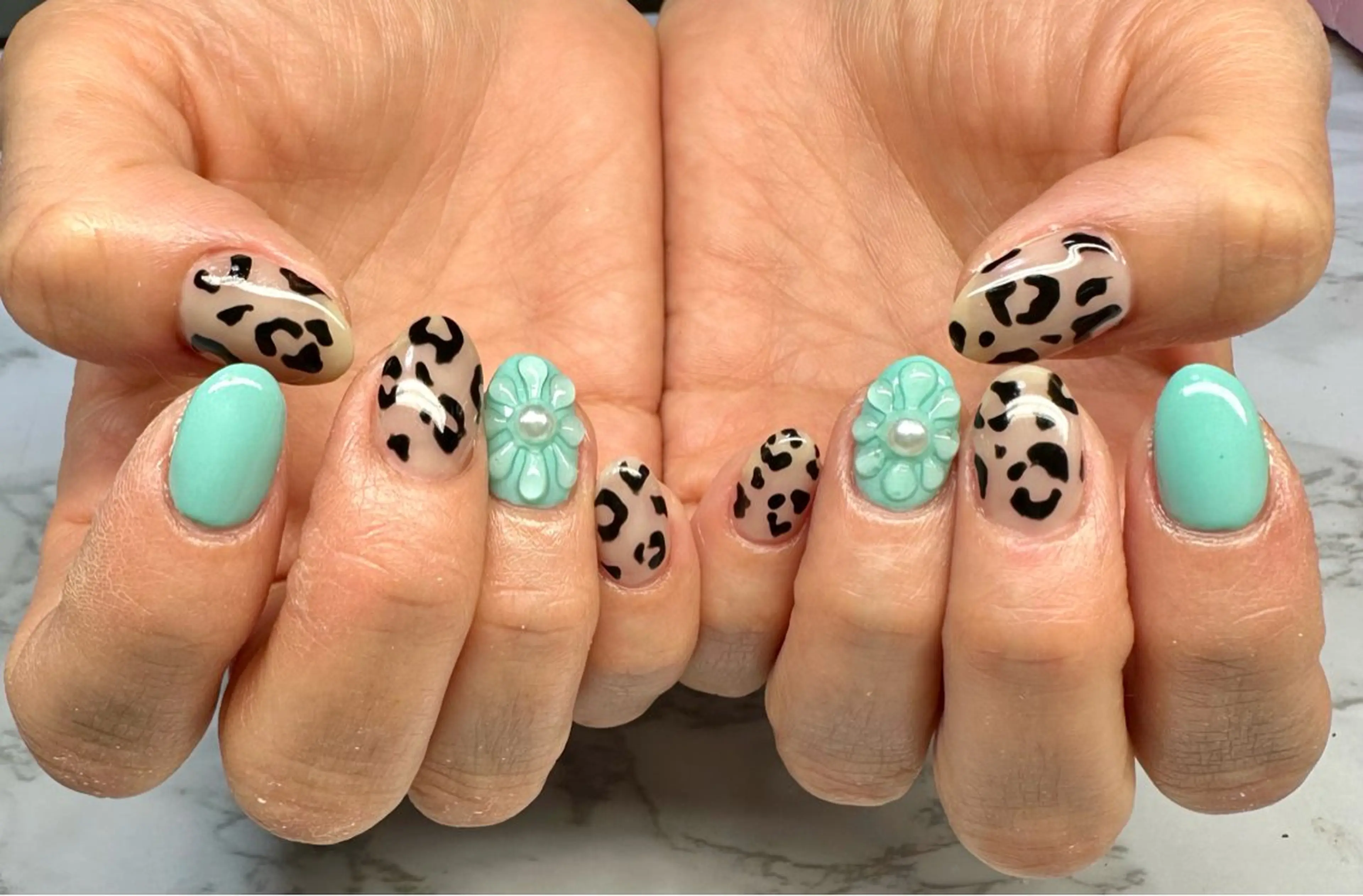 ネイル アニマル柄 フレンチネイル マグネットネイル マグネットフレンチ ニュアンスネイル M.N_ nailのネイルデザイン