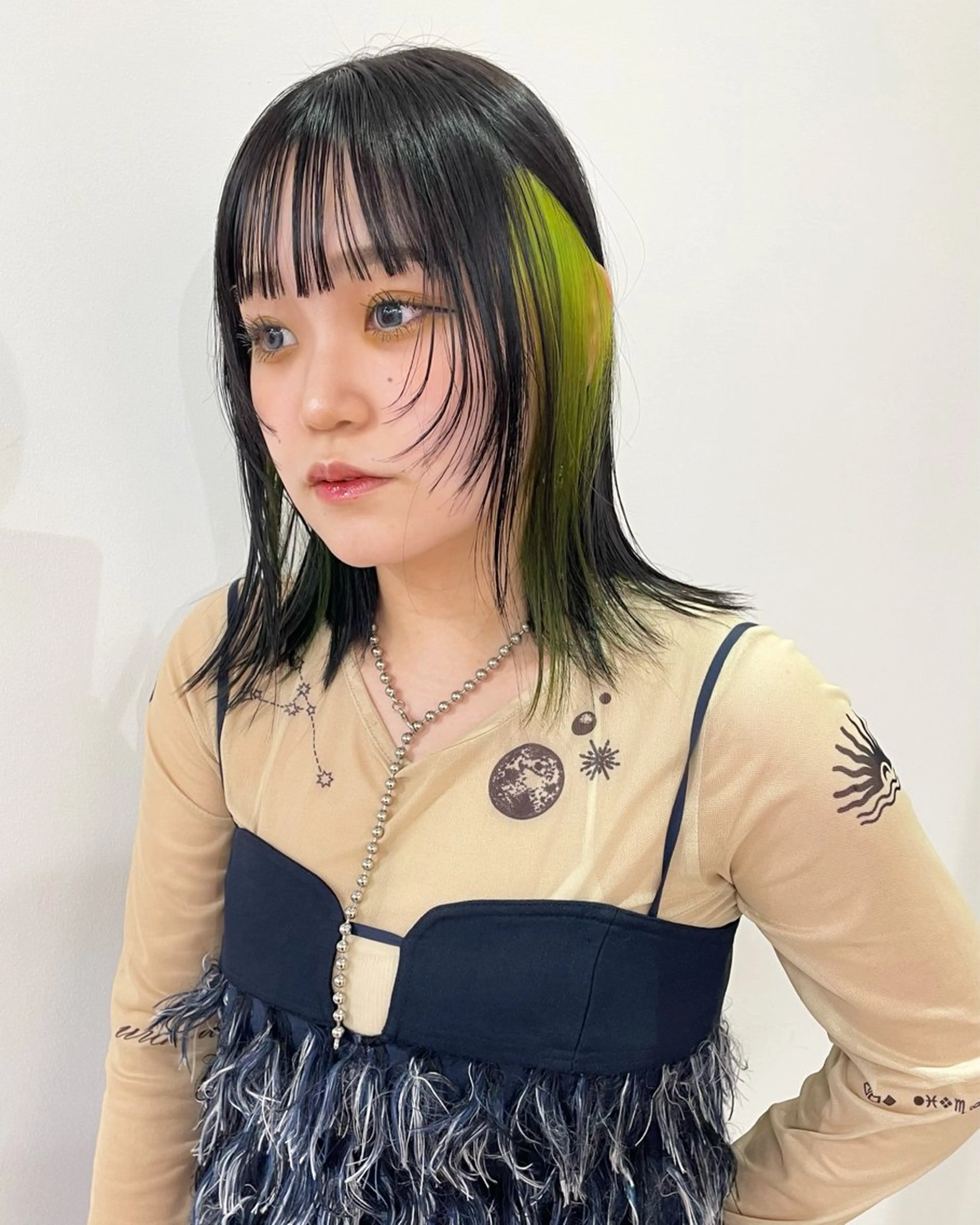 ミディアム カラー ミストバング デザインカラー イヤリングカラー  フェイスフレーミング インナーカラー ヘアカラー トリートメント MIU/ルーツカラー ボブ/顔周りレイヤーのヘアスタイル