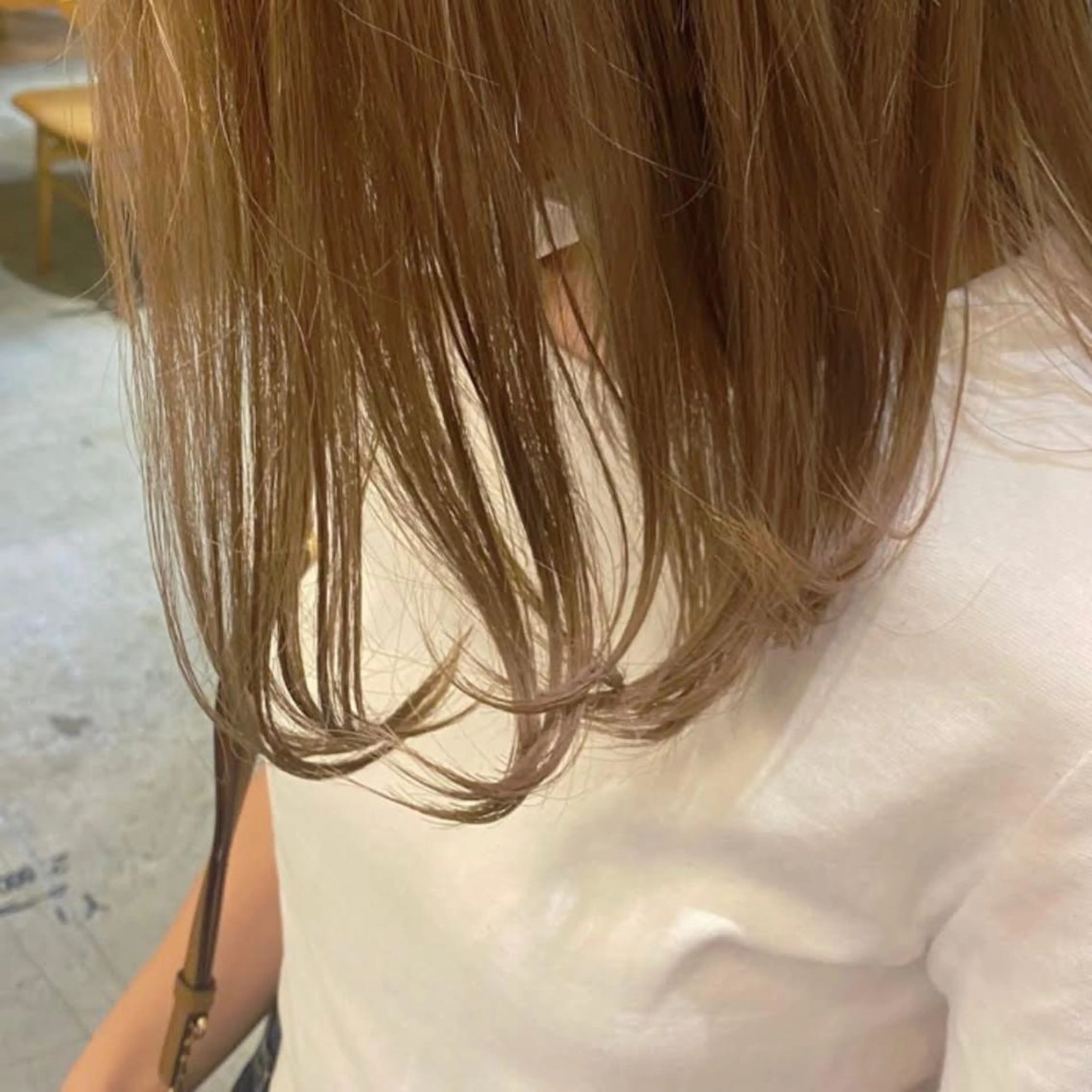 セミロング カラー ハイトーンカラー 髪質改善 イオリのヘアスタイル