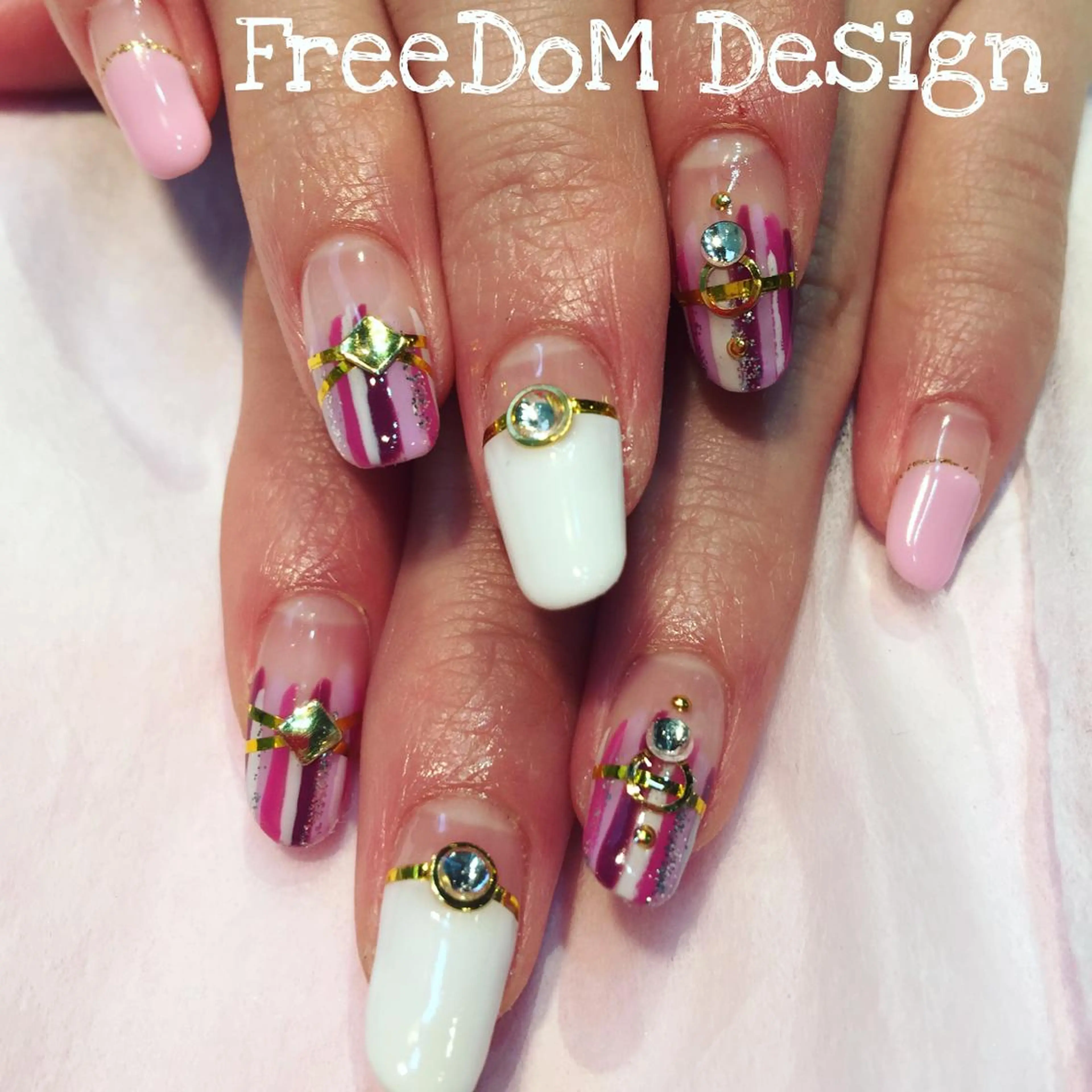 ネイル アートネイル ＦreeDoＭ   Design所属・W KUMIのネイルデザイン