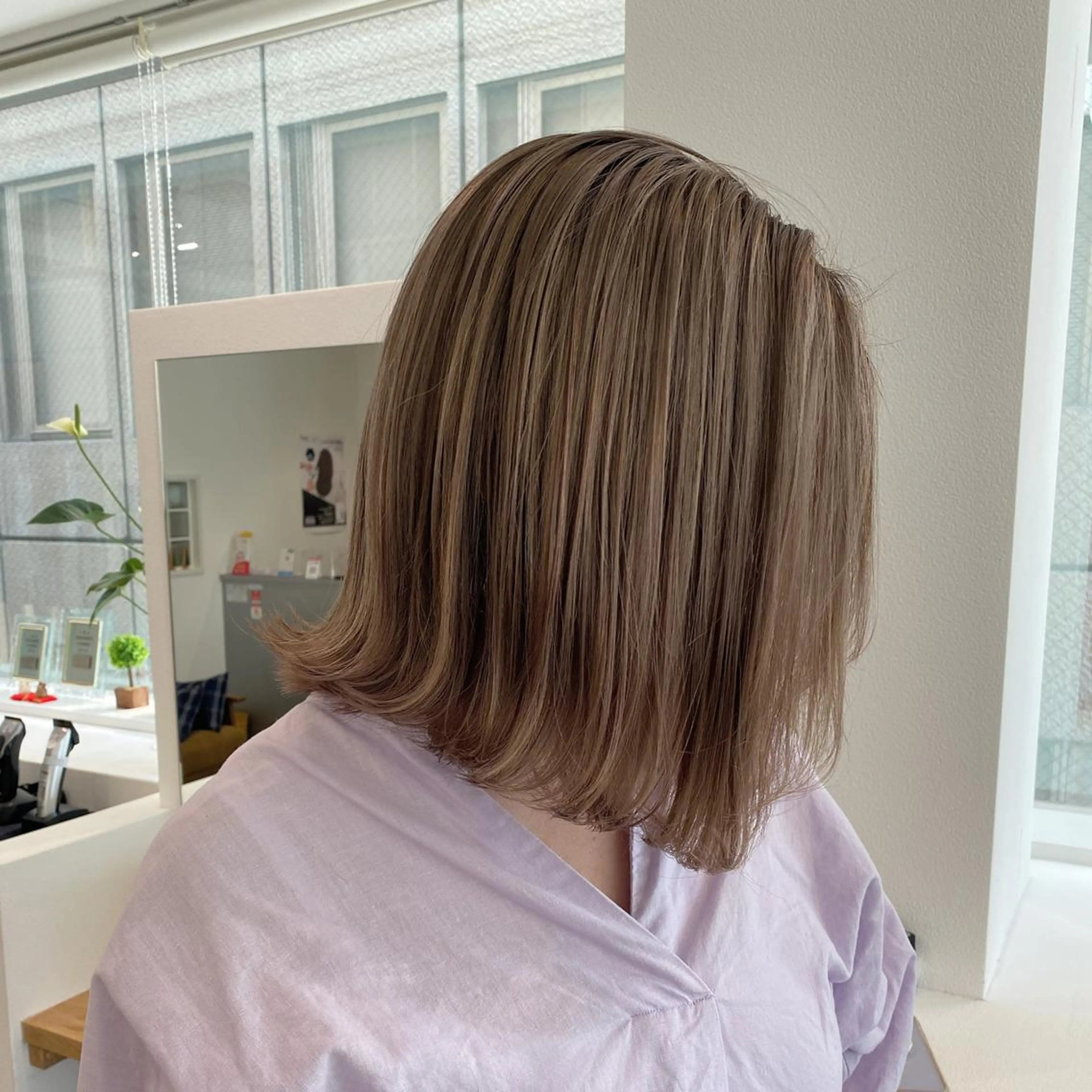 ショート カラー kalahair salon ブリーチのヘアスタイル