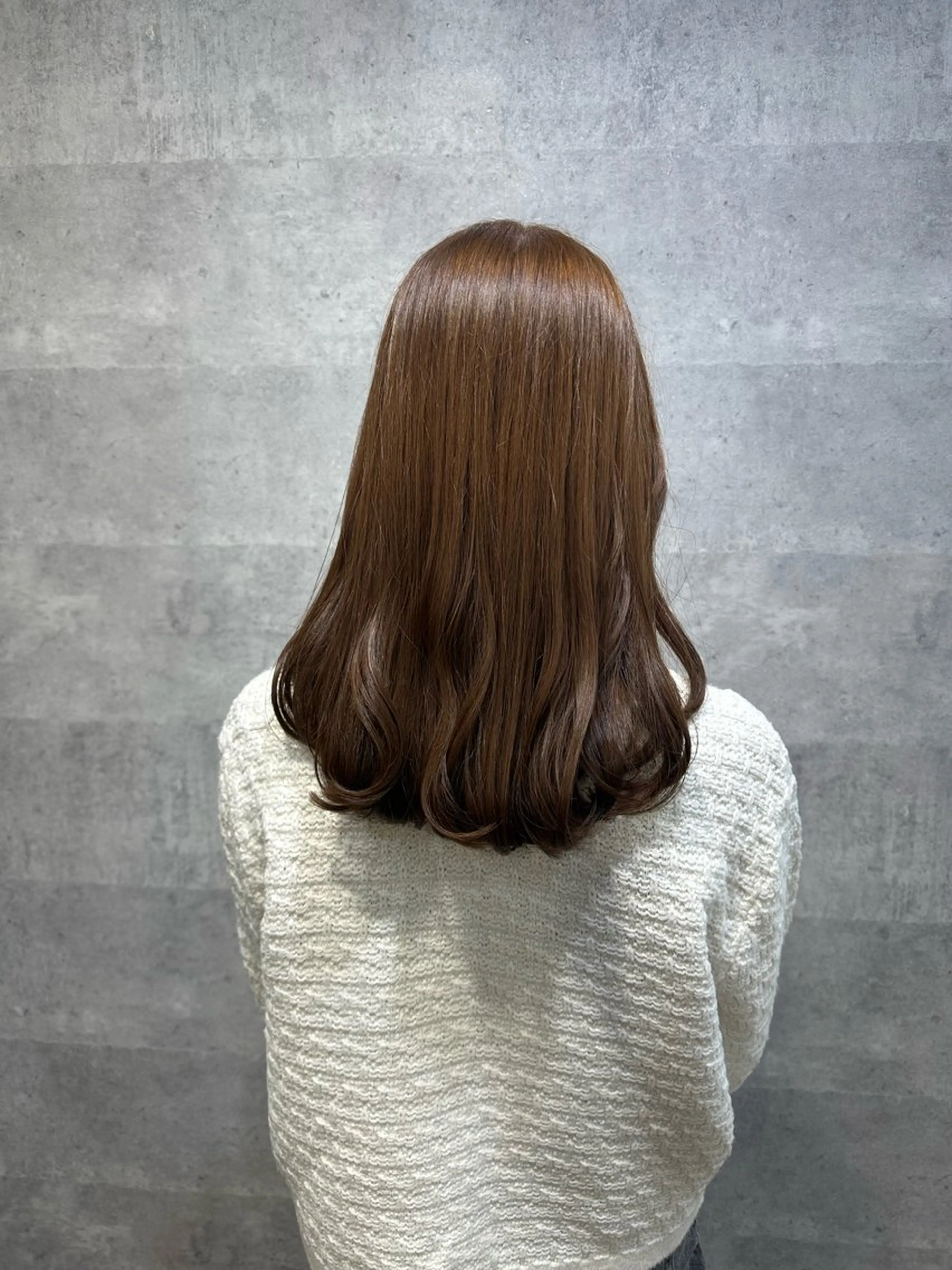 セミロング カラー U-ra NAMIのヘアスタイル