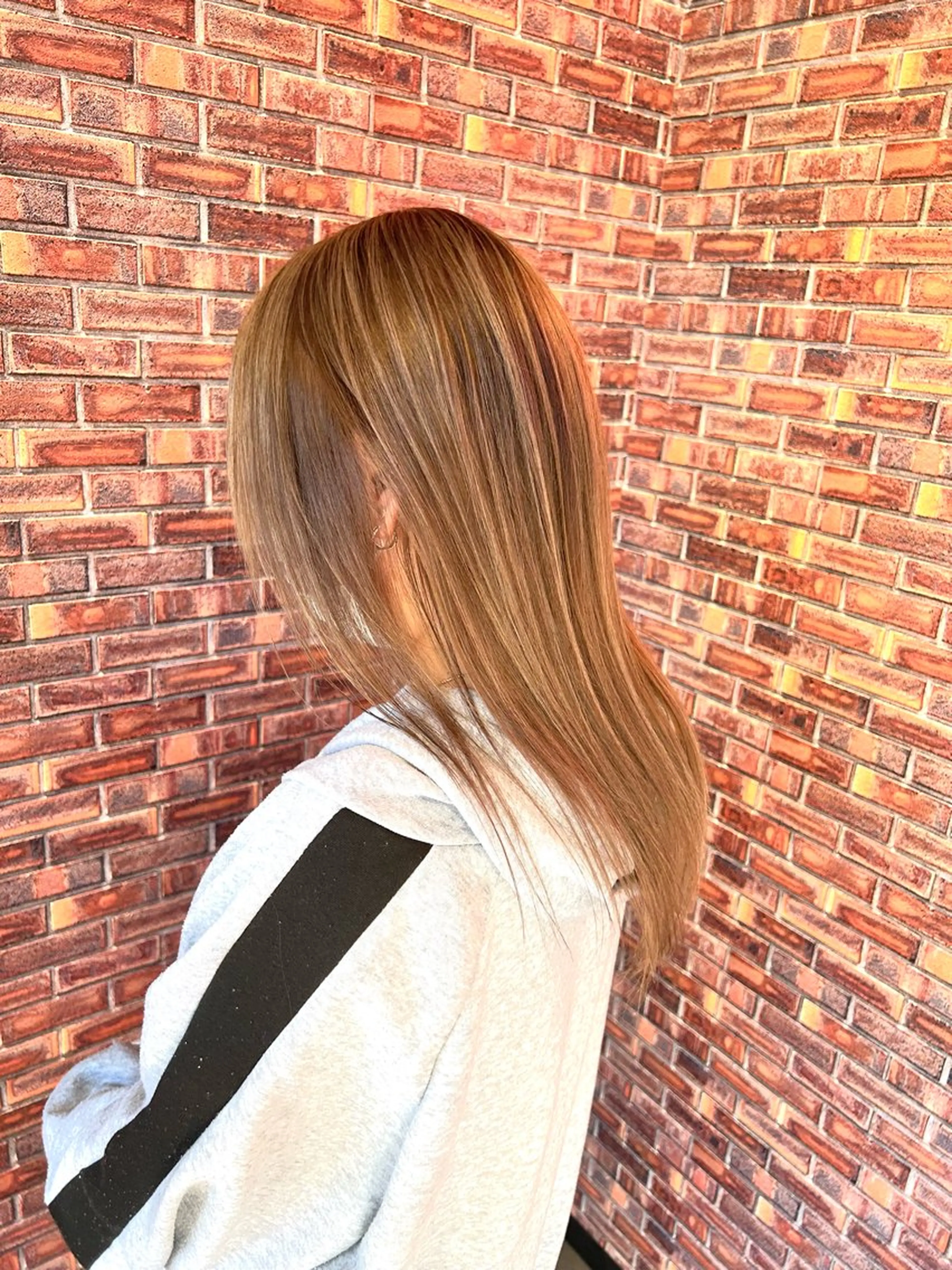 セミロング カット ヘアカラー RAYGLOW  by HEADLIGHT ひたちなか店所属・シンプルなデザイン/ 後藤健吾のヘアスタイル