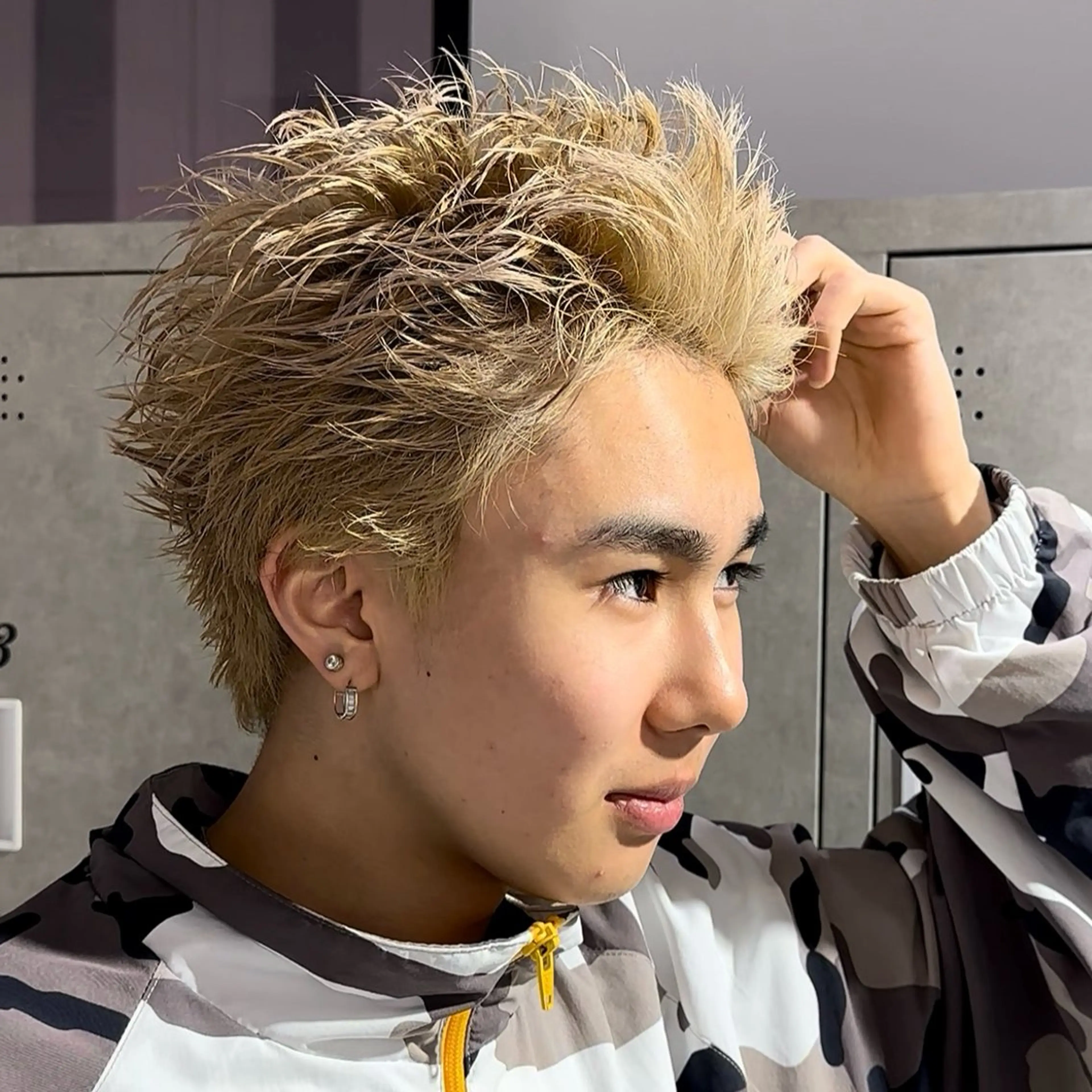 ショート カラー メンズ メンズブリーチ スパイキーショート ベージュカラー ブリーチ ミルクティーベージュ カット ヘアカラー スパイキーショート パーマ🔥ritaのヘアスタイル