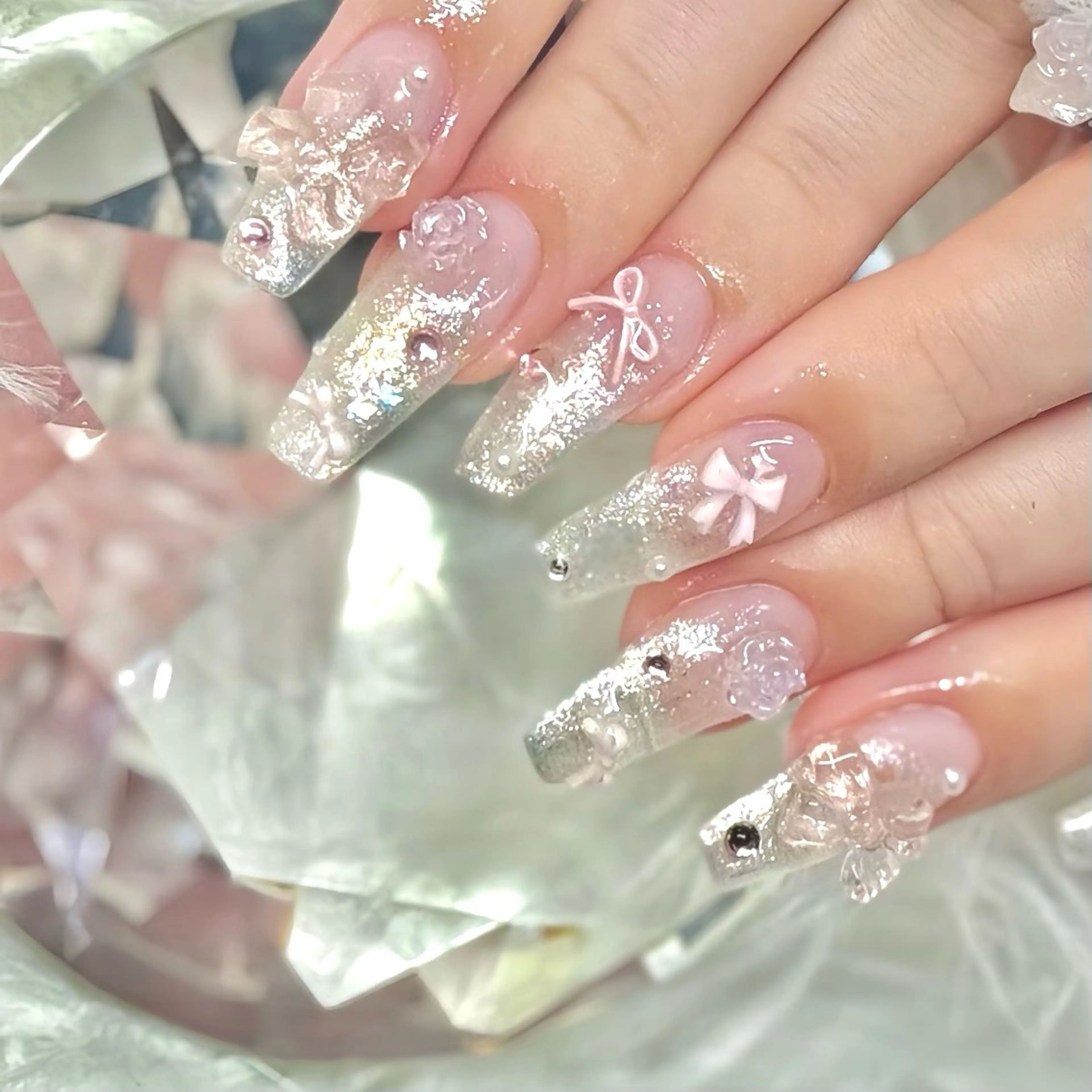 ネイル ハンドネイル ルシイ🎀新宿長さ 出しパーツ専門店のネイルデザイン
