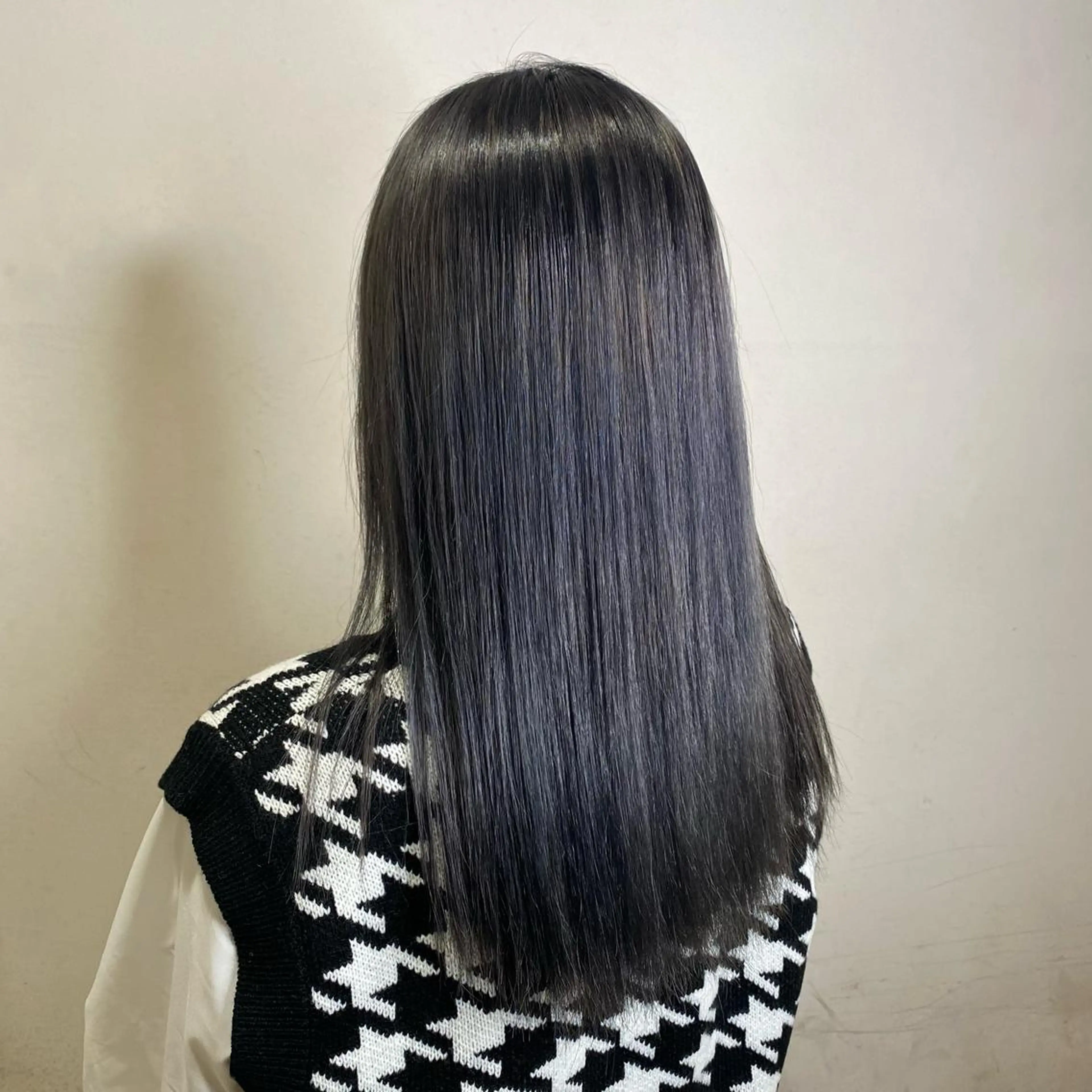 セミロング カラー ブリーチ グレージュ シルバー シルバーグレージュ さよ 🌼西梅田美容室のヘアスタイル