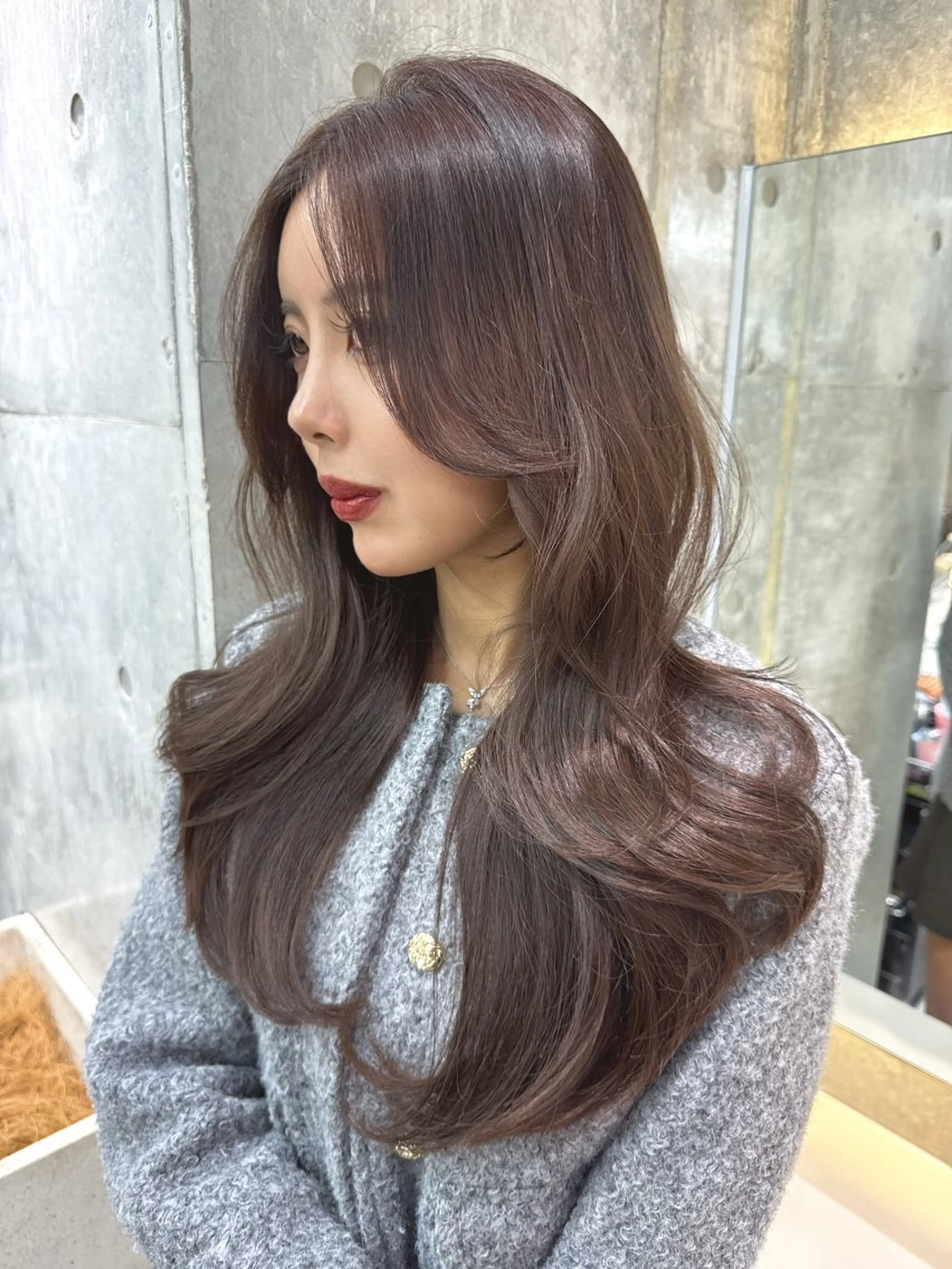 ロング カラー カット ヘアカラー トリートメント shion 透明感カラーのヘアスタイル