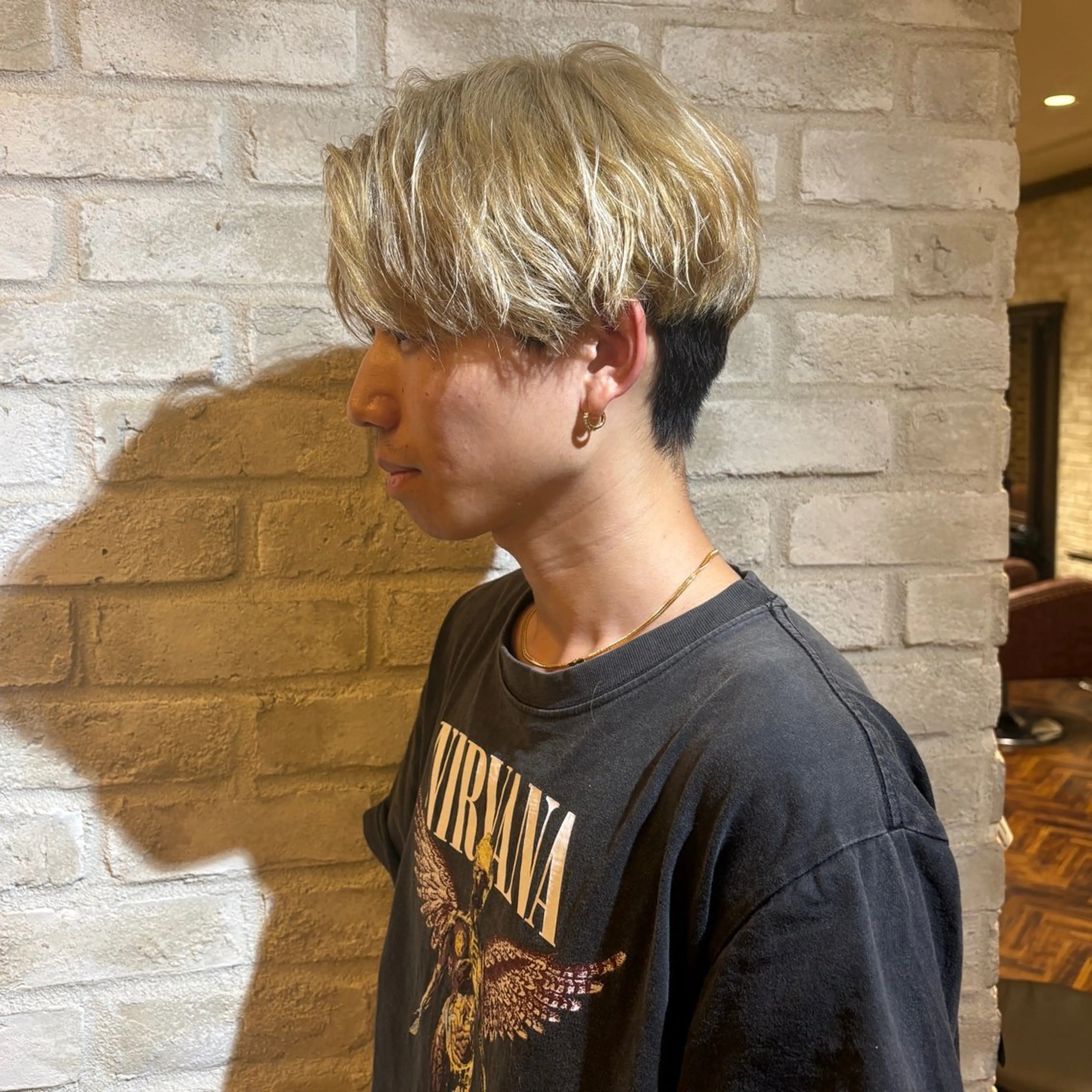 メンズ メンズブリーチ メンズメッシュ ヘアカラー 🐺イノウエ サキ🐺のヘアスタイル