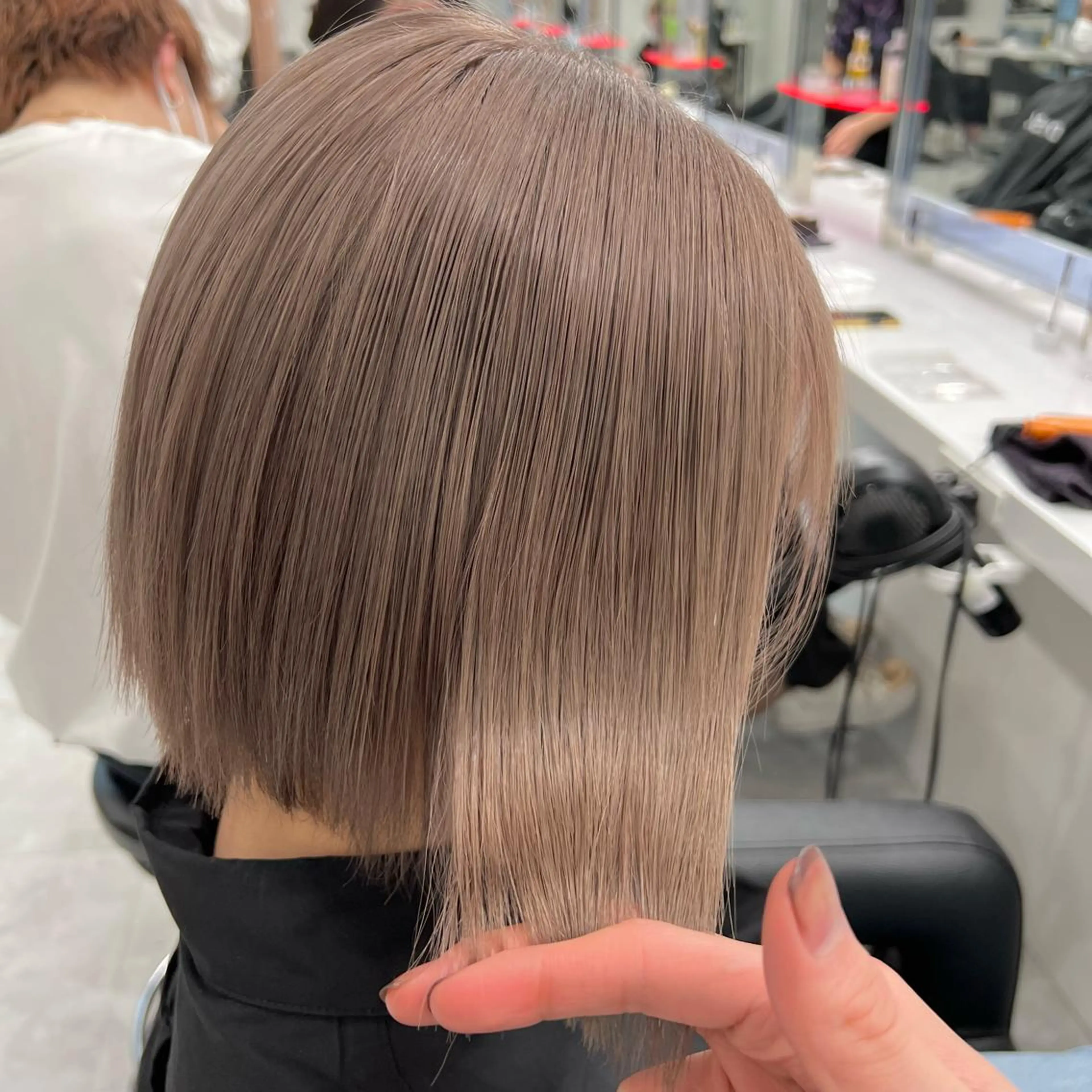 ミディアム カラー パーマ ヘアアレンジ メンズ キッズ ネイル マツエク・マツパ アイブロウ メンズブリーチ メンズハイトーン メンズインナーカラー メンズ韓国風 ベージュカラー カット ヘアカラー トリートメント ヘッドスパ ヘアセット 💕トレンドうる艶髪 💕TUNE銀座のヘアスタイル