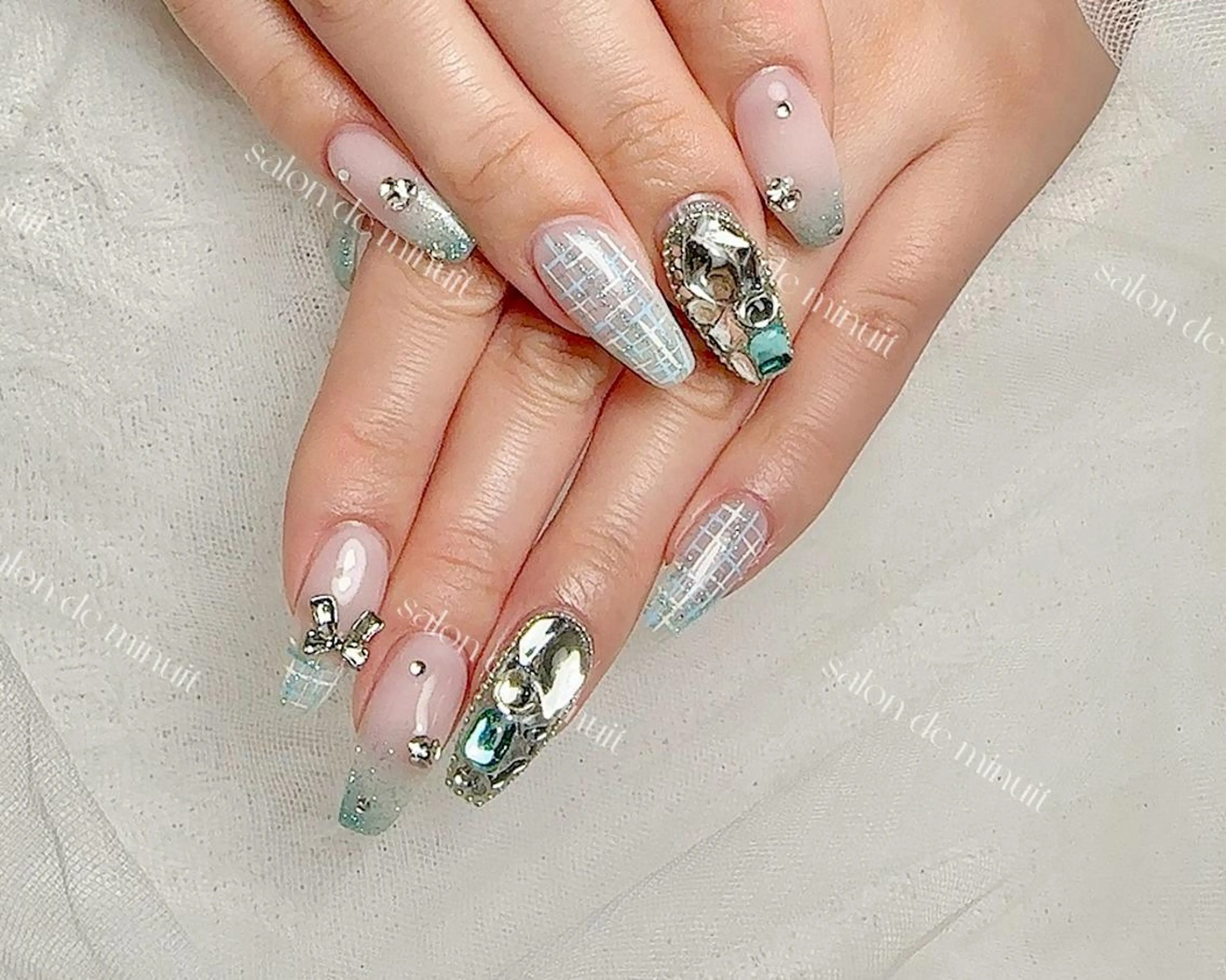 ネイル Salon de Minuit🦩のネイルデザイン