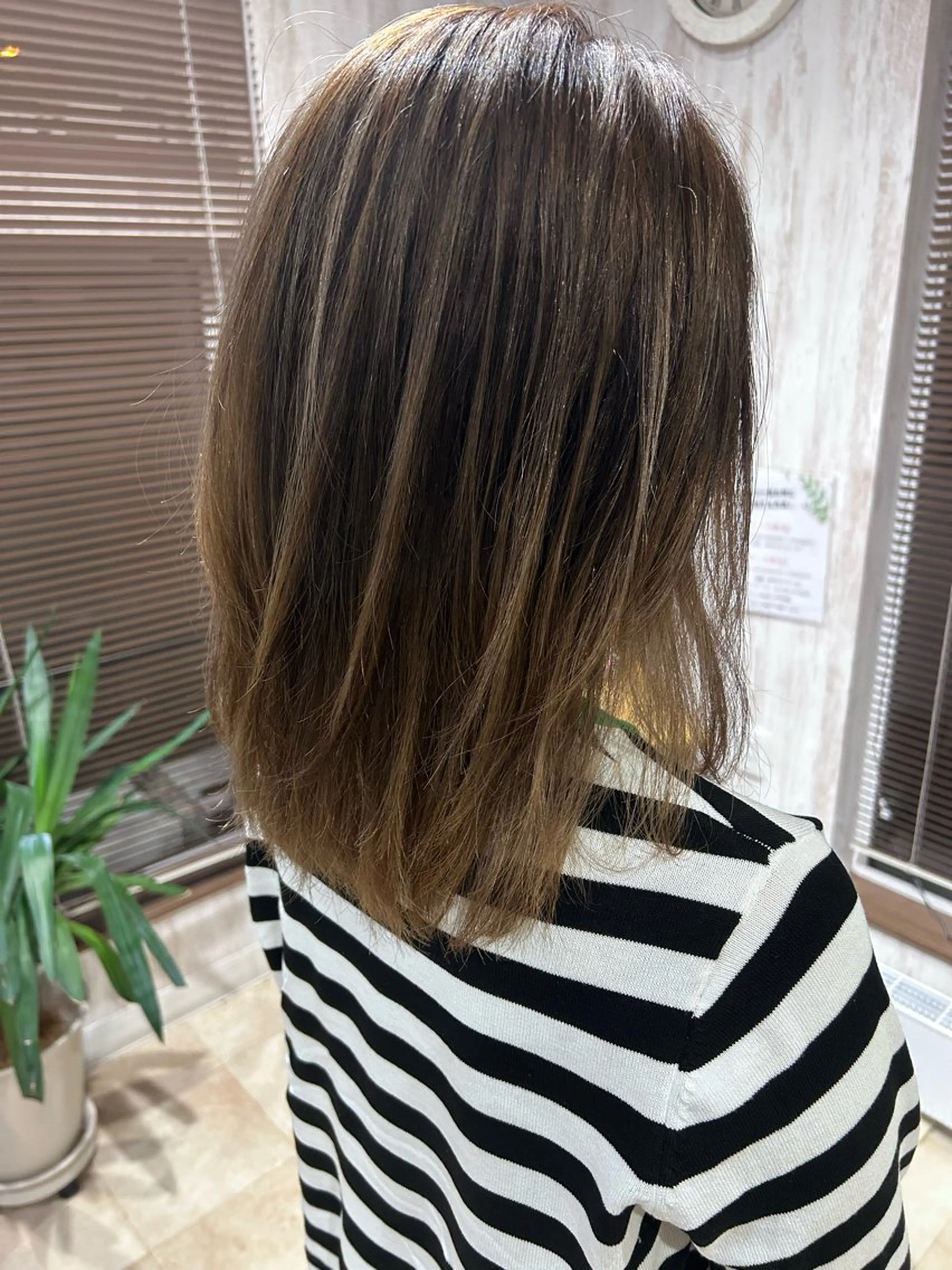 ミディアム カラー バレイヤージュ ブリーチ インナーカラー オレンジ レイヤーカット ヘアカラー 小野 修平のヘアスタイル