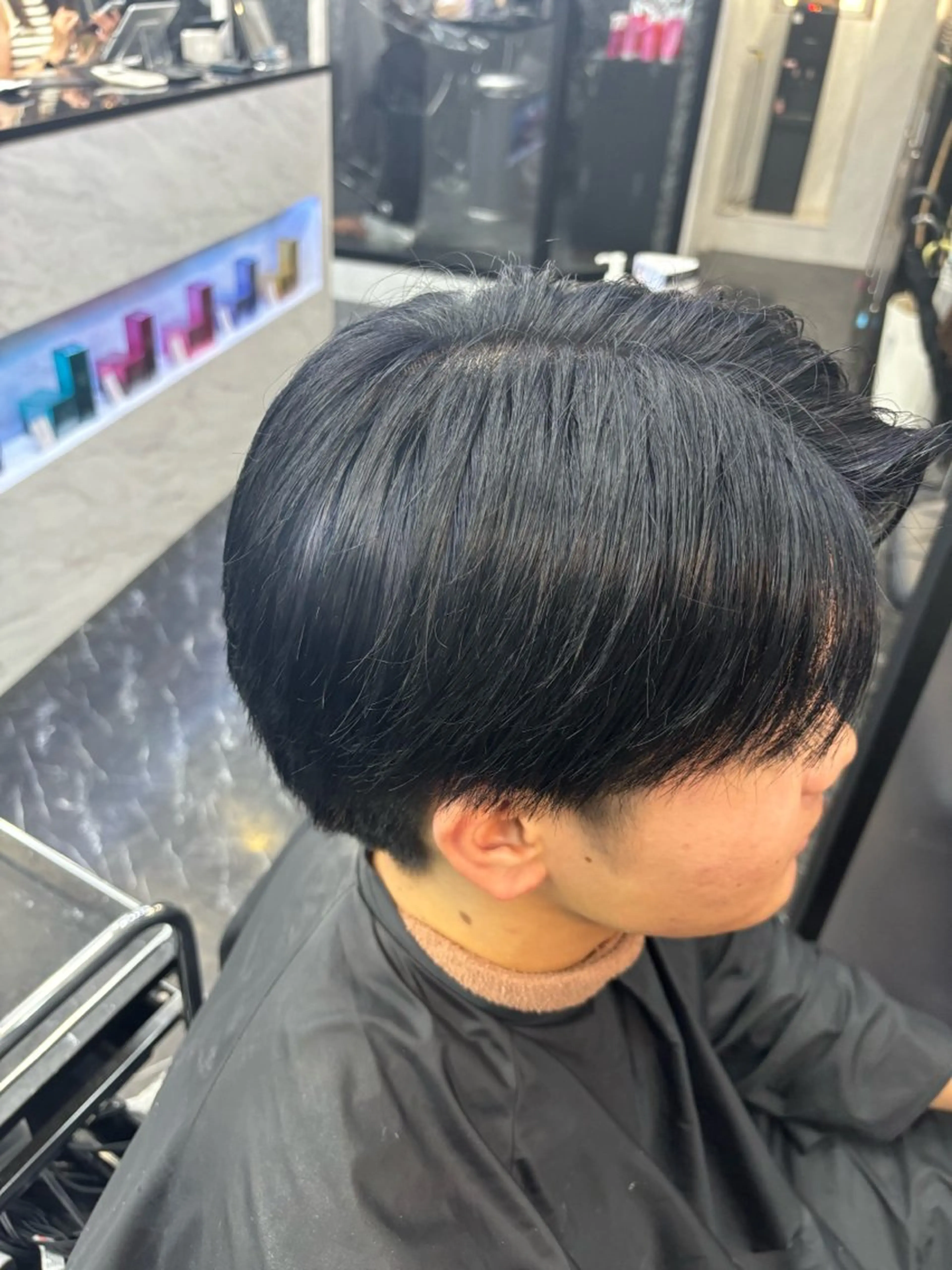 カラー メンズ 黒髪 ブルーカラー ブルーブラック ヘアカラー Ria OSAKA所属・Assistant MOEのヘアスタイル