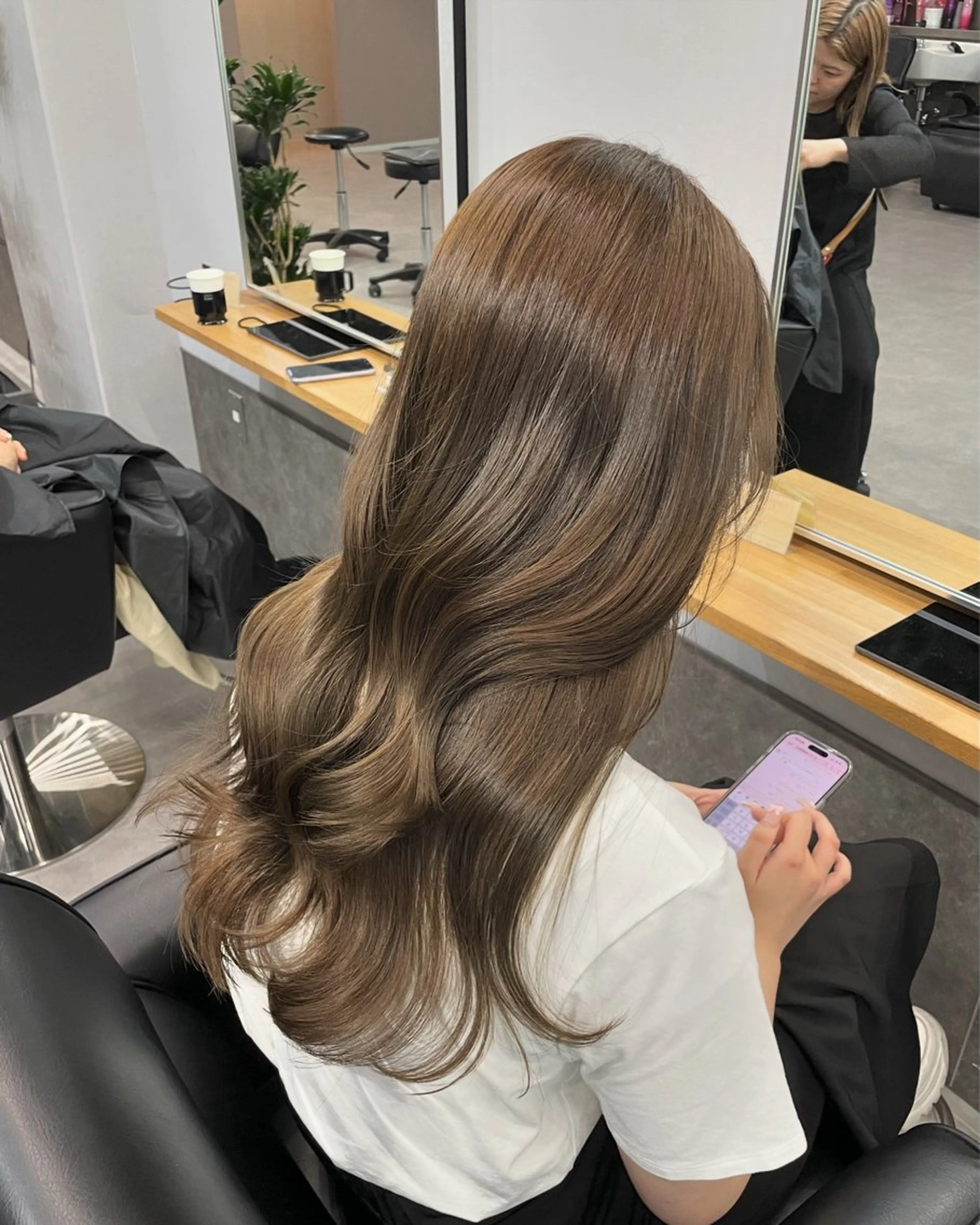 ロング カラー カット ヘアカラー トリートメント ミルクティーベージュ ❤︎レイヤー　MIAのヘアスタイル