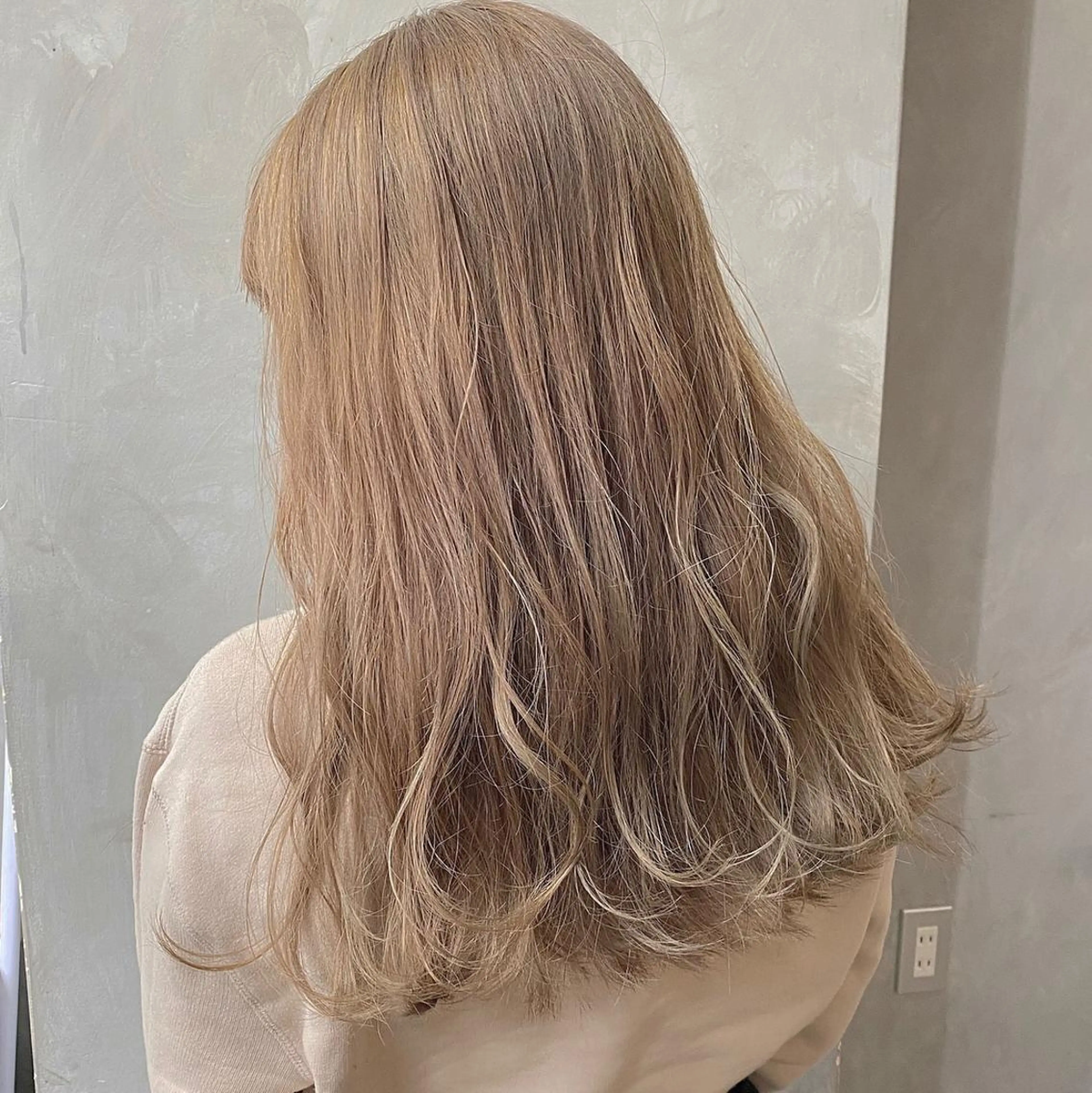 ロング カラー CLUTCH天王寺 西藤遥河のヘアスタイル