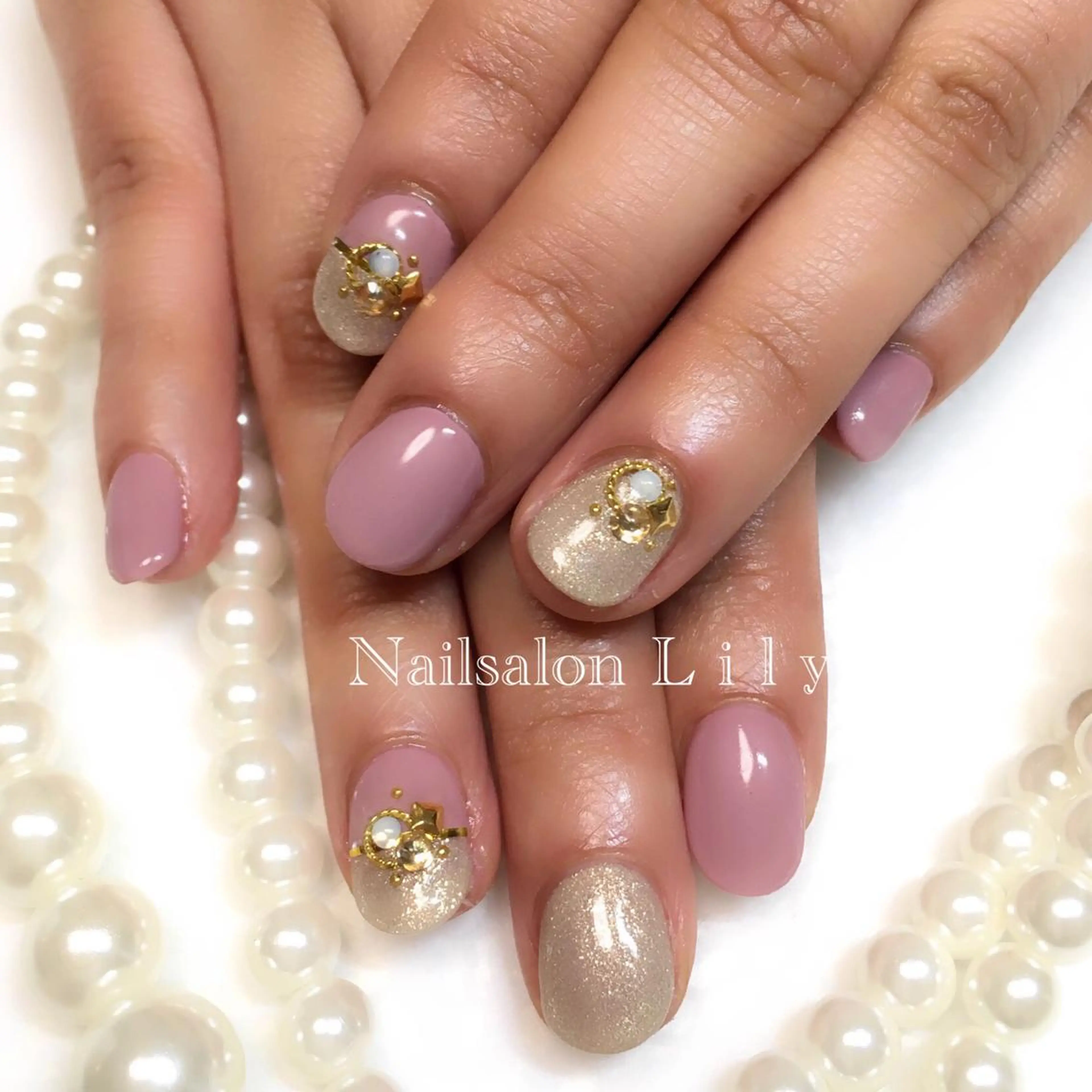 ネイル アートネイル キラキラネイル ストーンネイル Nailsalon Lilyのネイルデザイン