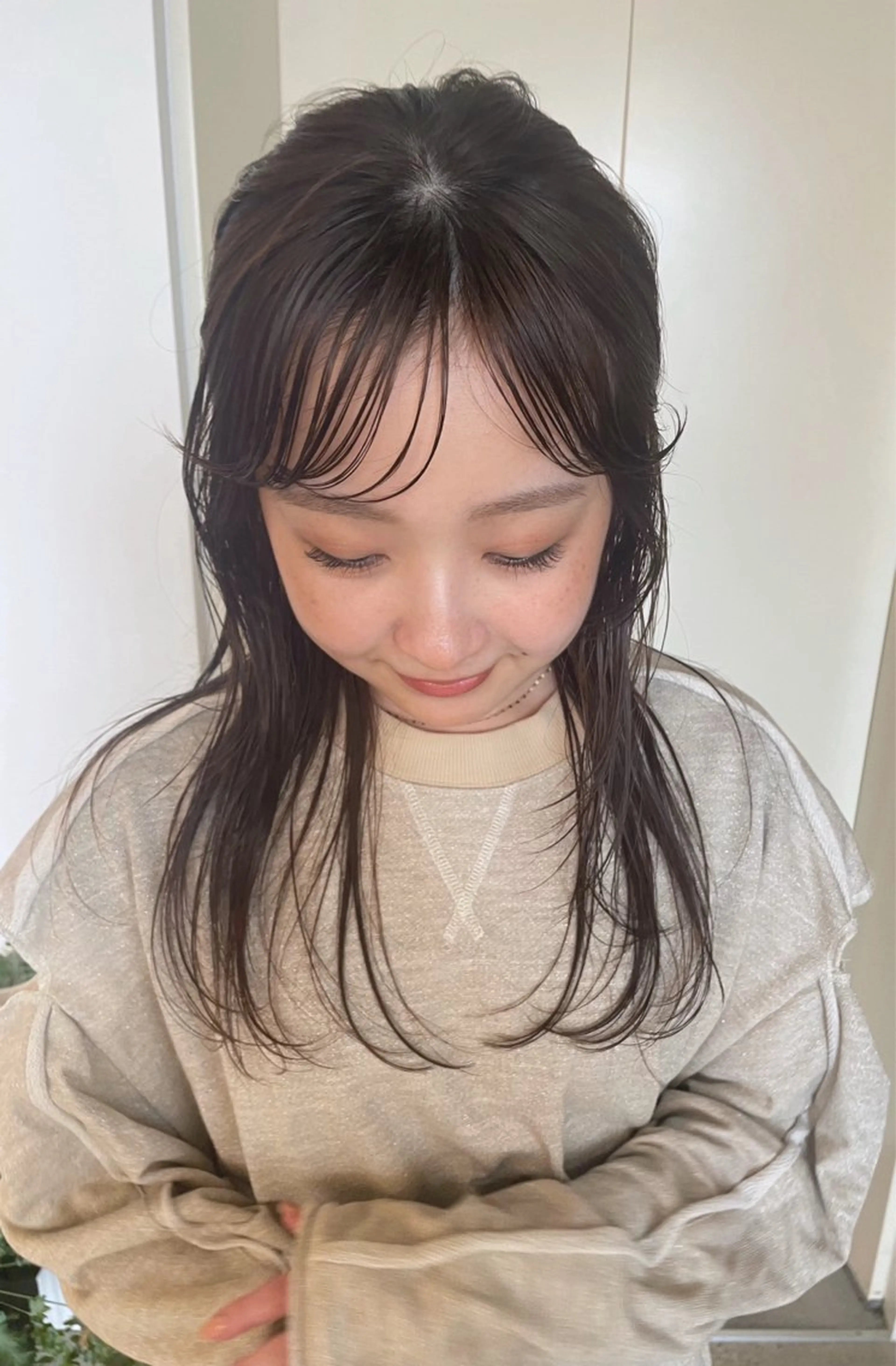 セミロング カラー 透明感カラー オリーブカラー ヘアカラー December渋谷所属・suzuno / 無料カットモデル募集のヘアスタイル