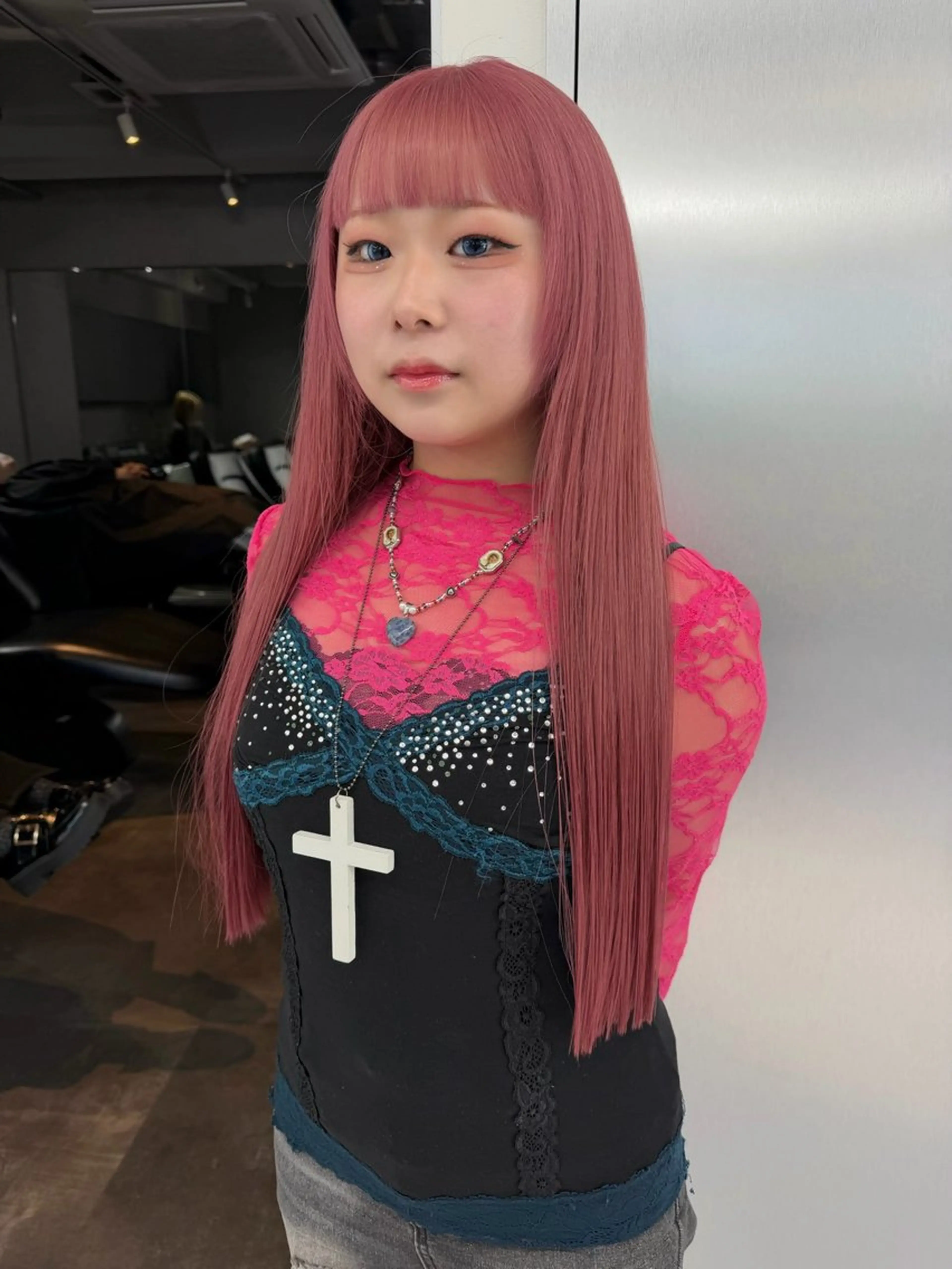 ロング カラー ベージュカラー ブリーチ ケアブリーチ デザインカラー ダブルカラー カット ヘアカラー トリートメント TATSU ミルクティーベージュのヘアスタイル