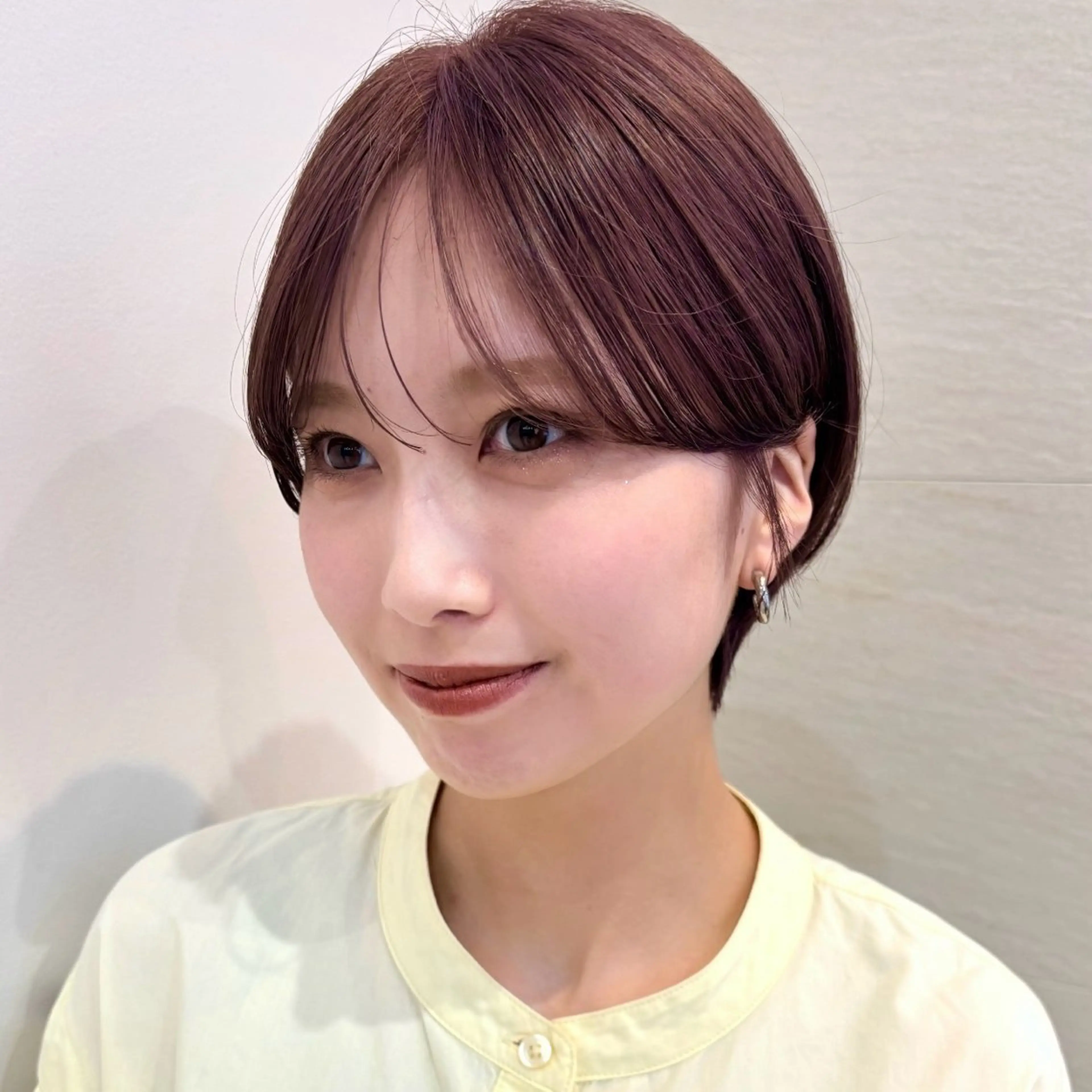 ショート カラー 丸みショート ベージュカラー ラベンダーカラー ラベンダーベージュ 似合わせカット カット ヘアカラー トリートメント 顔まわり/レイヤー/ 透明感/まいな🥨のヘアスタイル