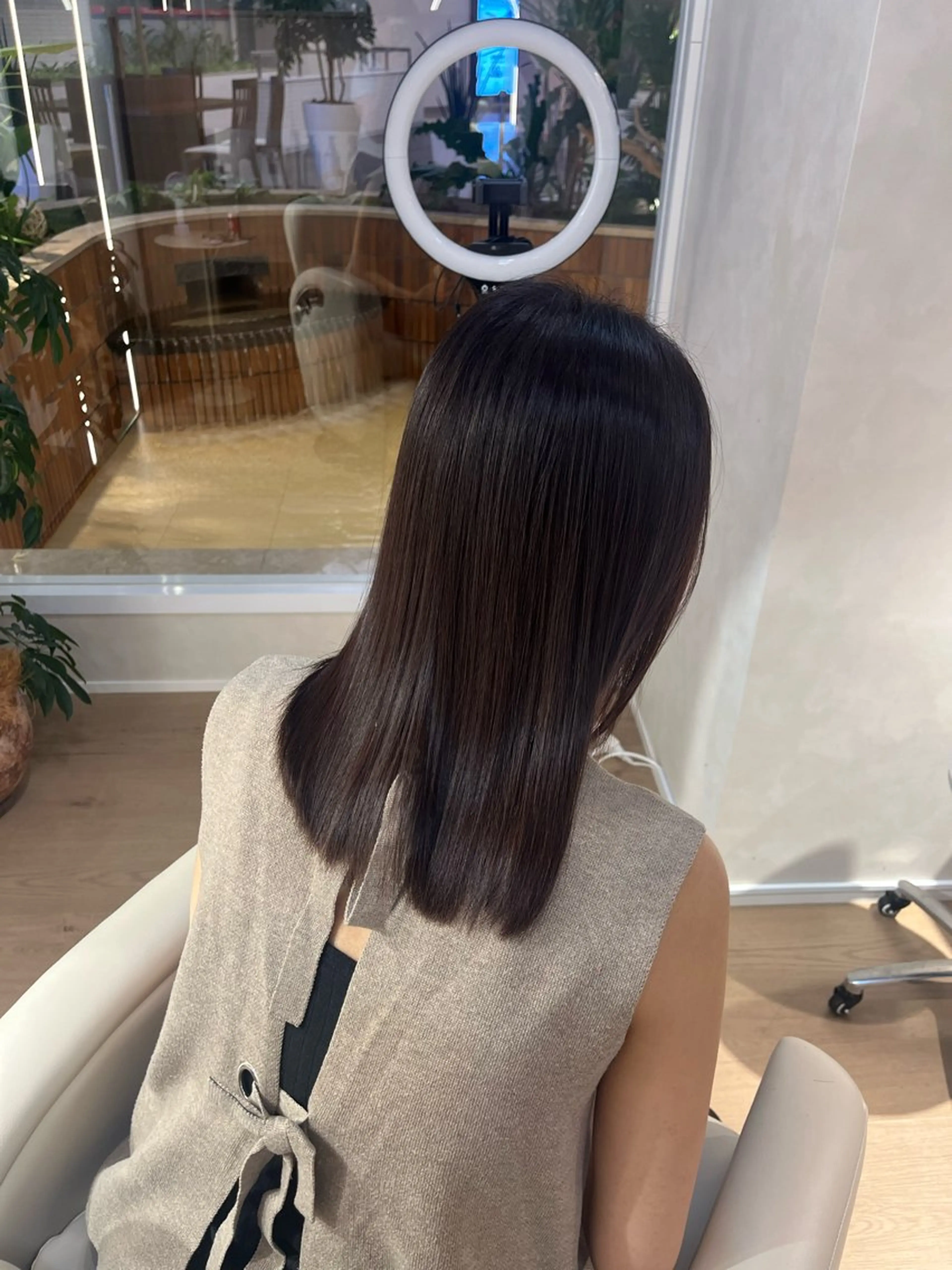 ミディアム カラー 大西 愛梨のヘアスタイル