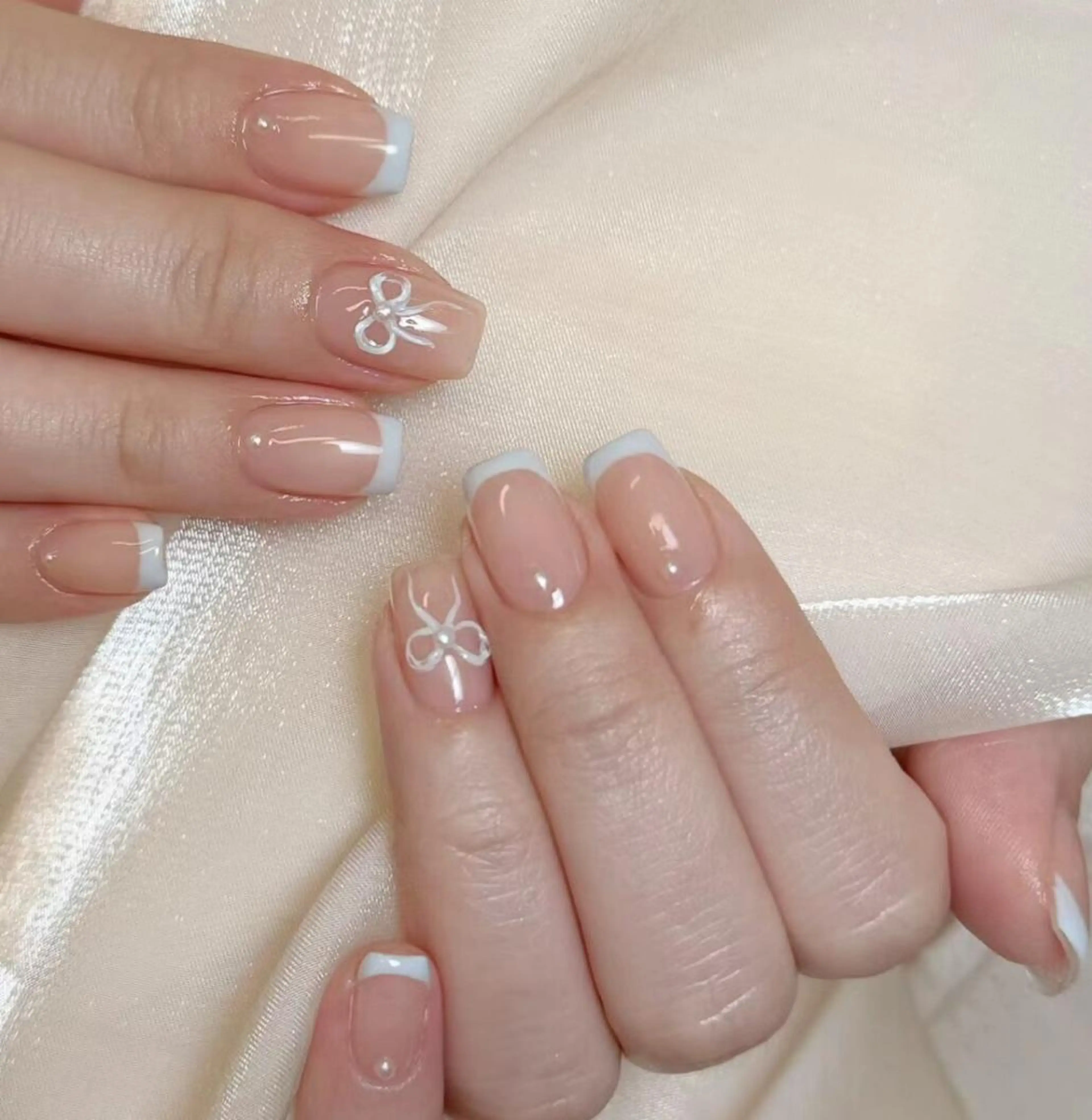 ネイル ハンドネイル RAFFINE 月🦋🩵のネイルデザイン