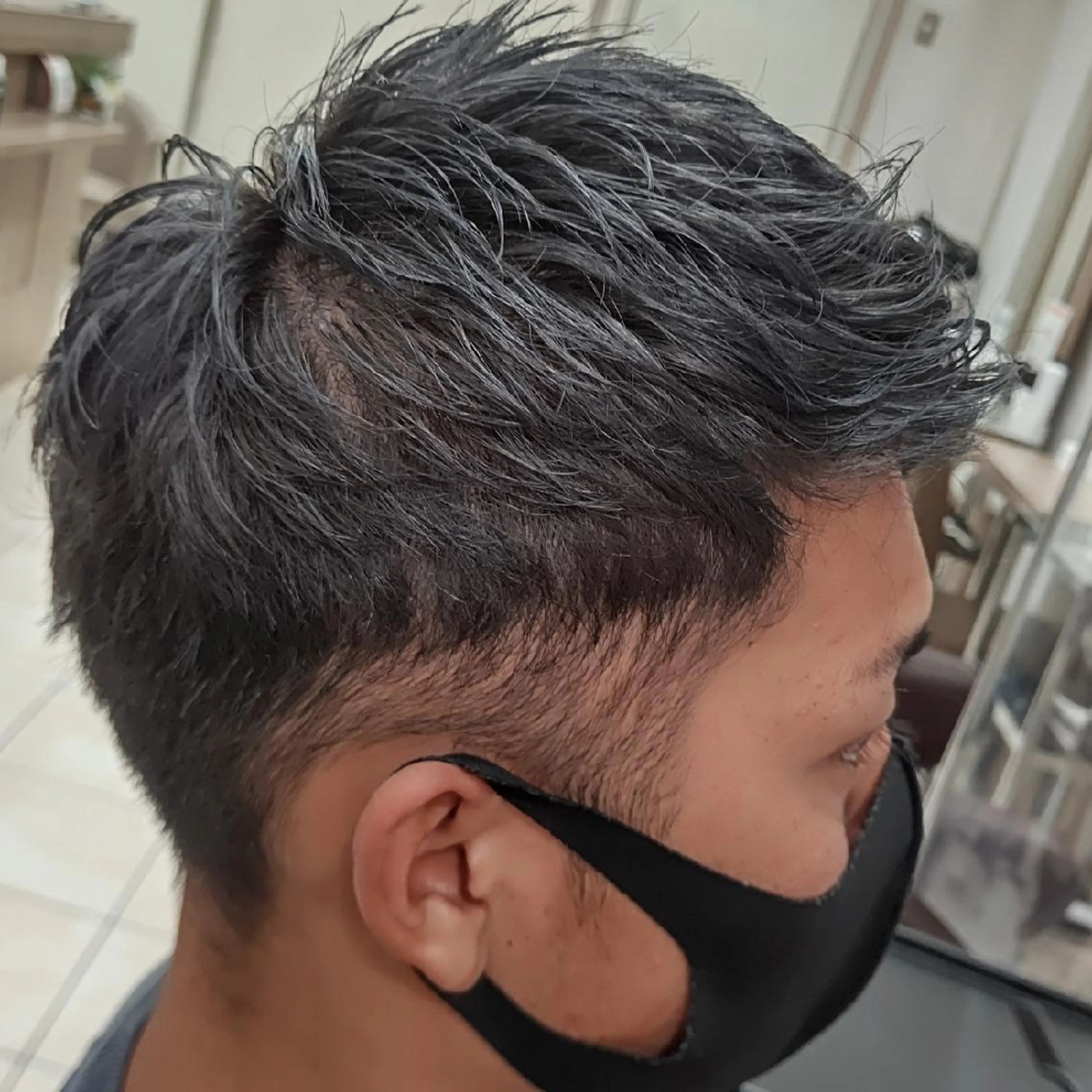 ショート メンズ カラー ダークシルバー シルバー 🩶ハイライトカラー 🩶ASH西葛西鈴木のヘアスタイル