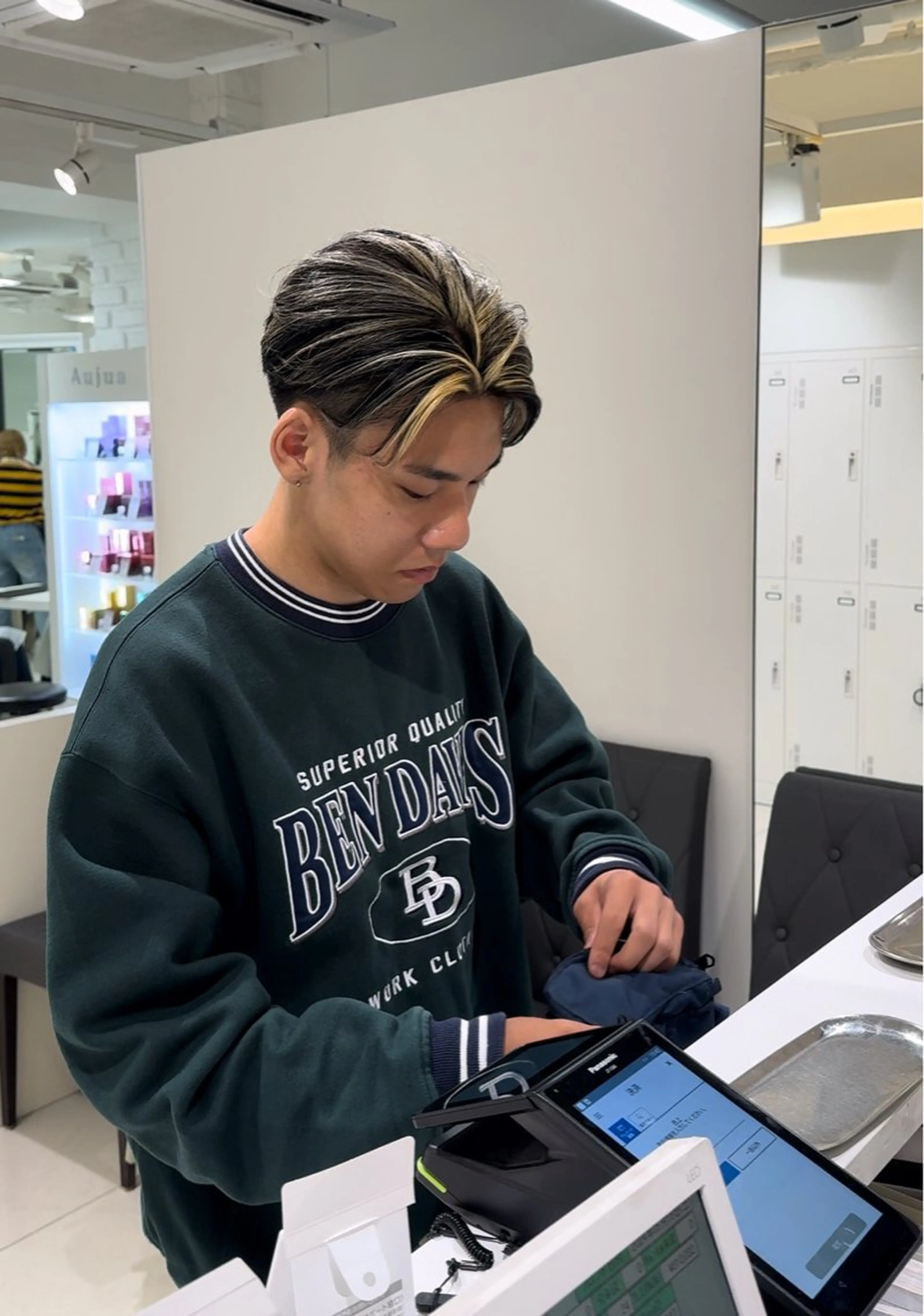 ショート カラー メンズ メンズブリーチ メンズデザインカット メンズハイライト ミストバング ブリーチ カット ヘアカラー トリートメント 【予防美容特化】 髪質改善ブリーチのヘアスタイル