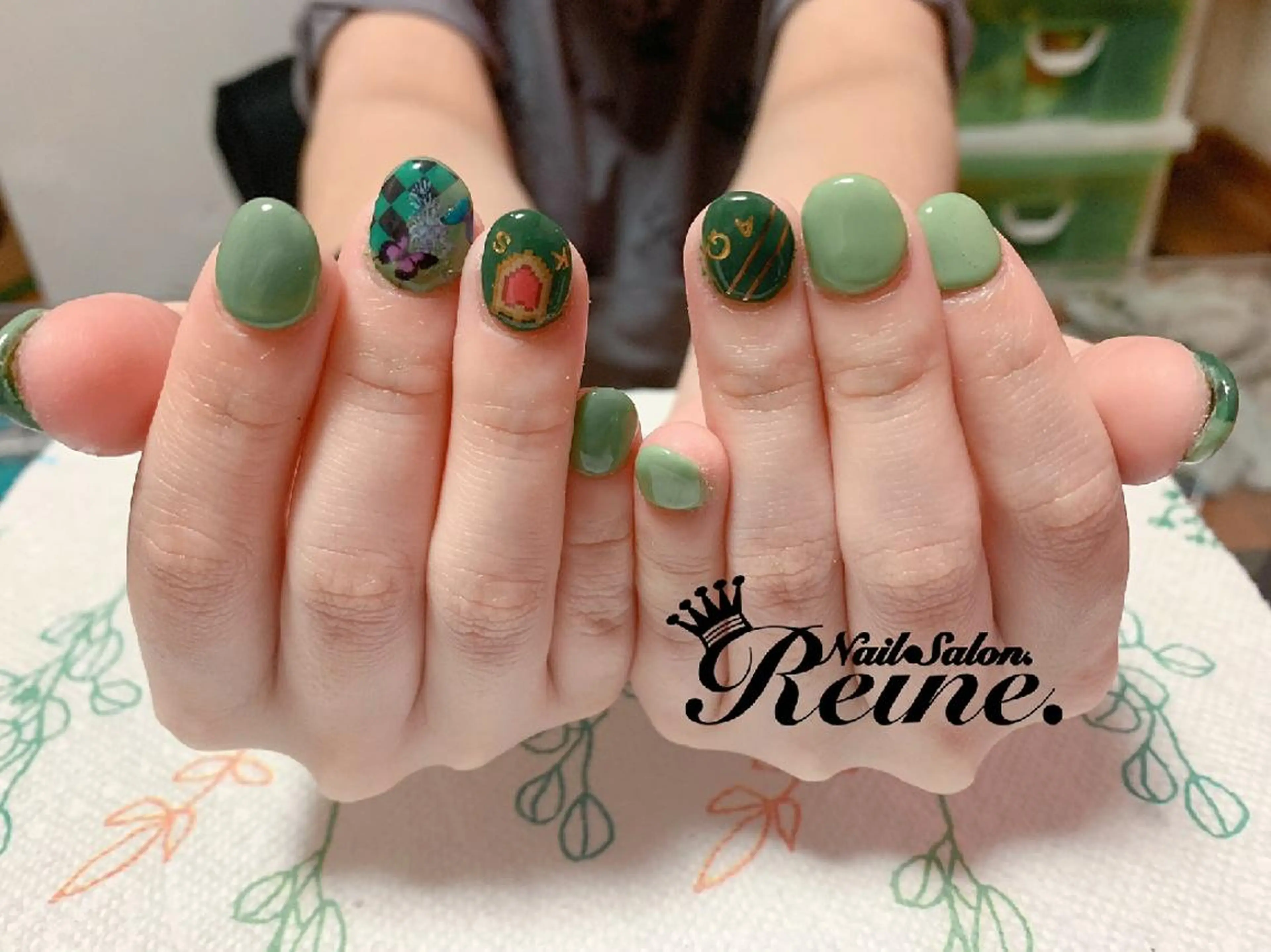 ネイル グリーン Nailsalon Reine所属・玉栄 伶奈のネイルデザイン