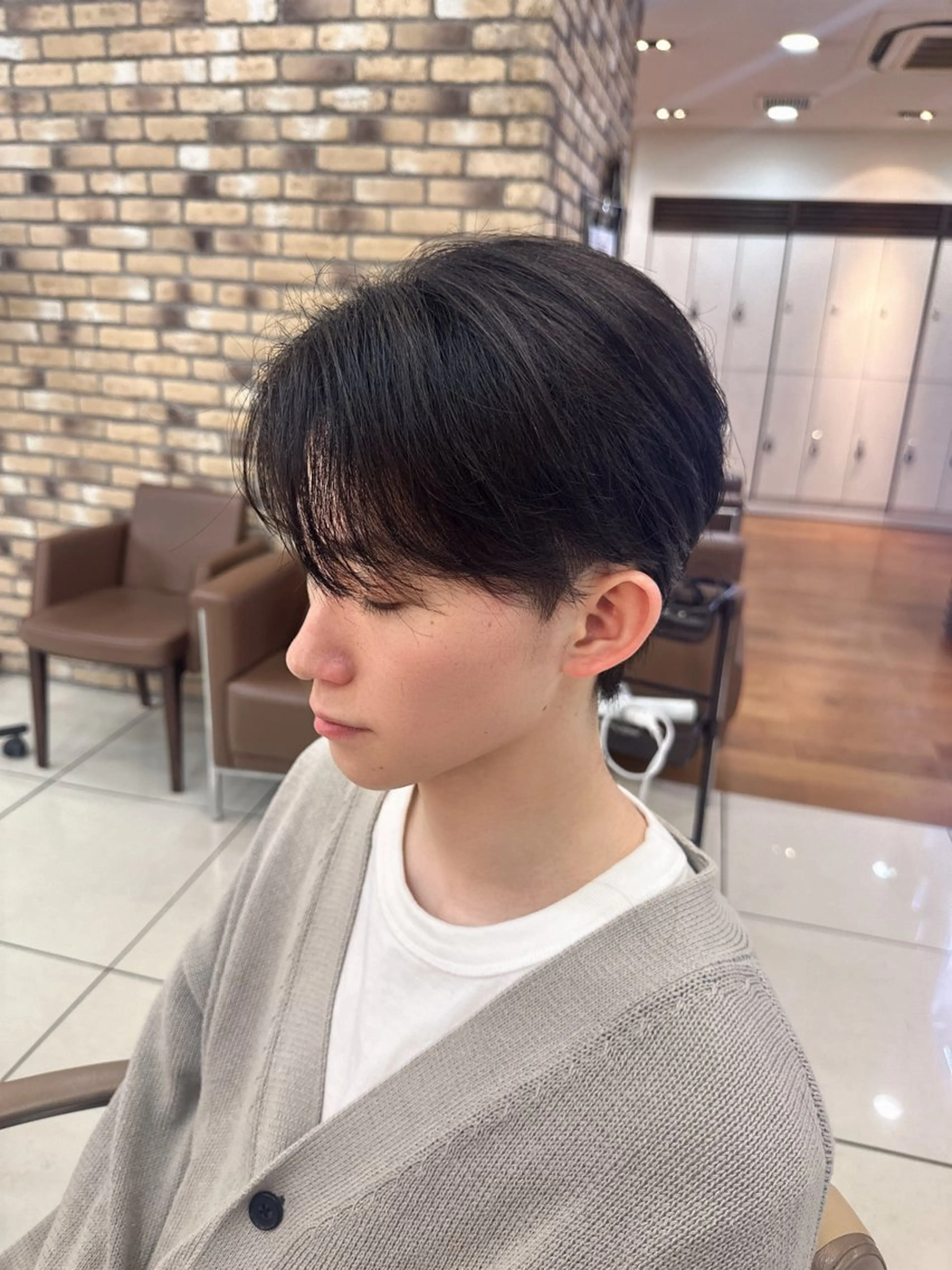 メンズ カット ラウンドマッシュシャ ドウニュアンスパーマのヘアスタイル