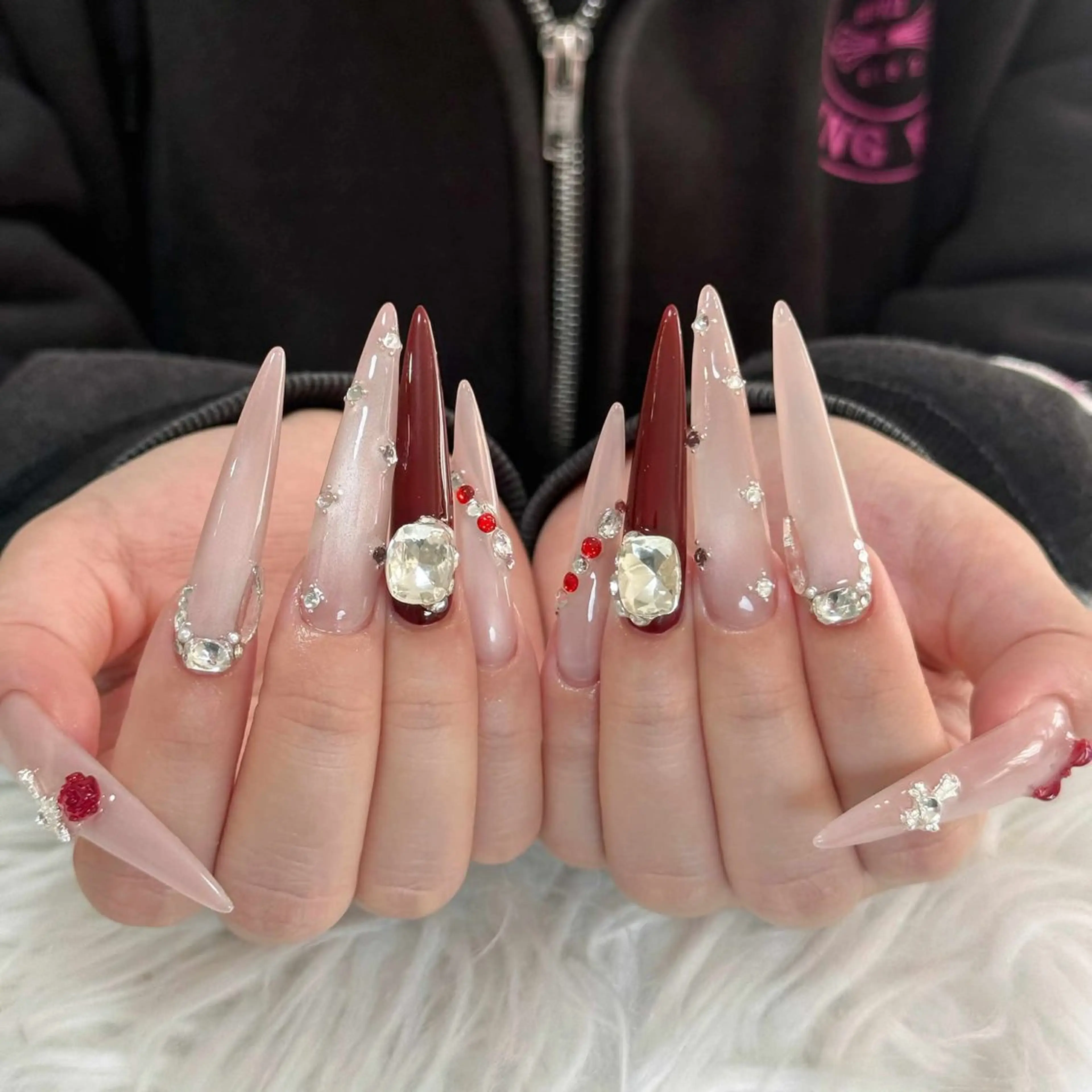 ネイル ボルドー ブラウン チークネイル ドット フットネイル ハンドネイル Julli ジュリのネイルデザイン