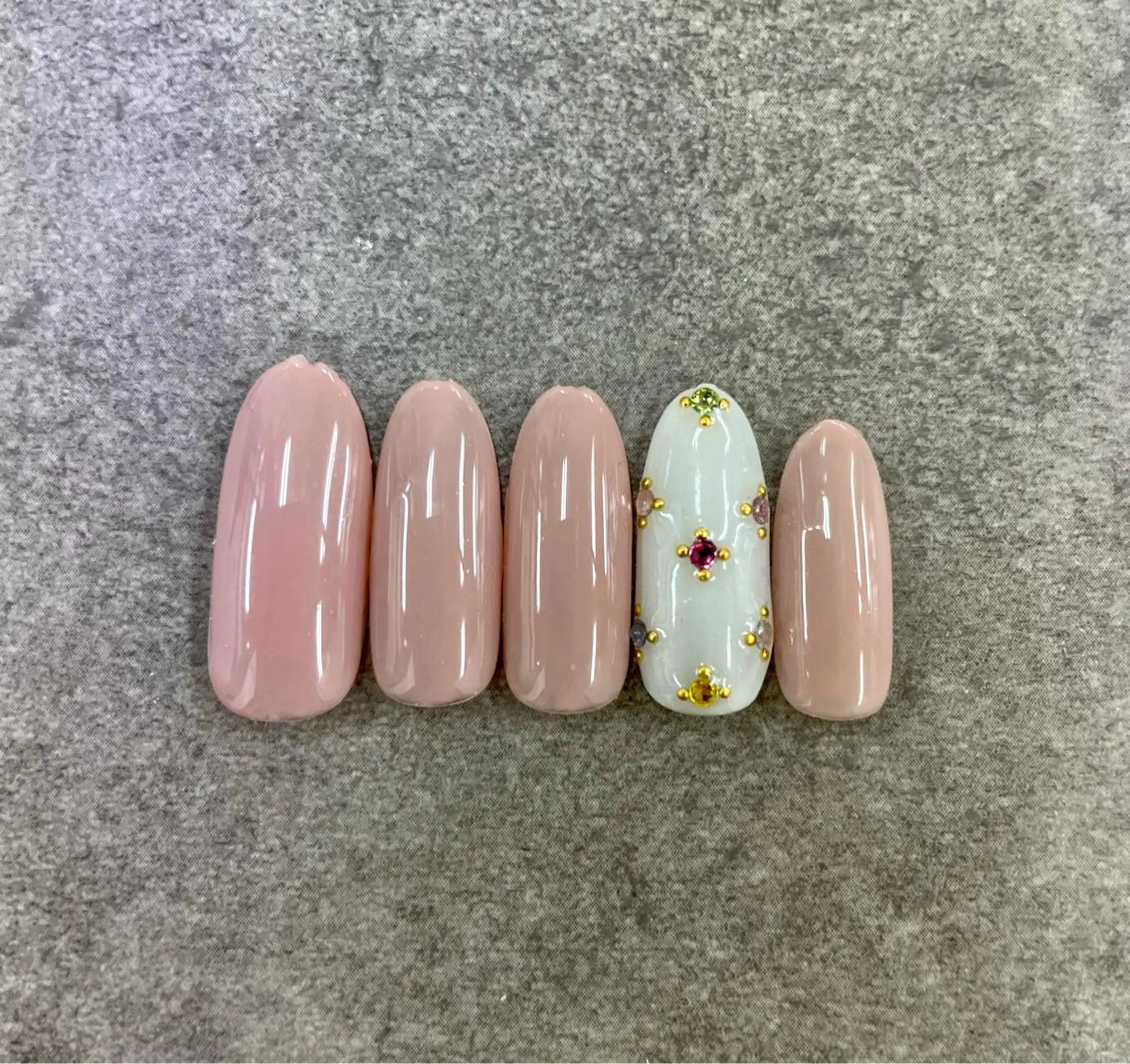 ネイル アートネイル シンプルネイル ストーンネイル eclat BEAUTY NAIL SALON所属・eclat 🍓Yoshidaのネイルデザイン