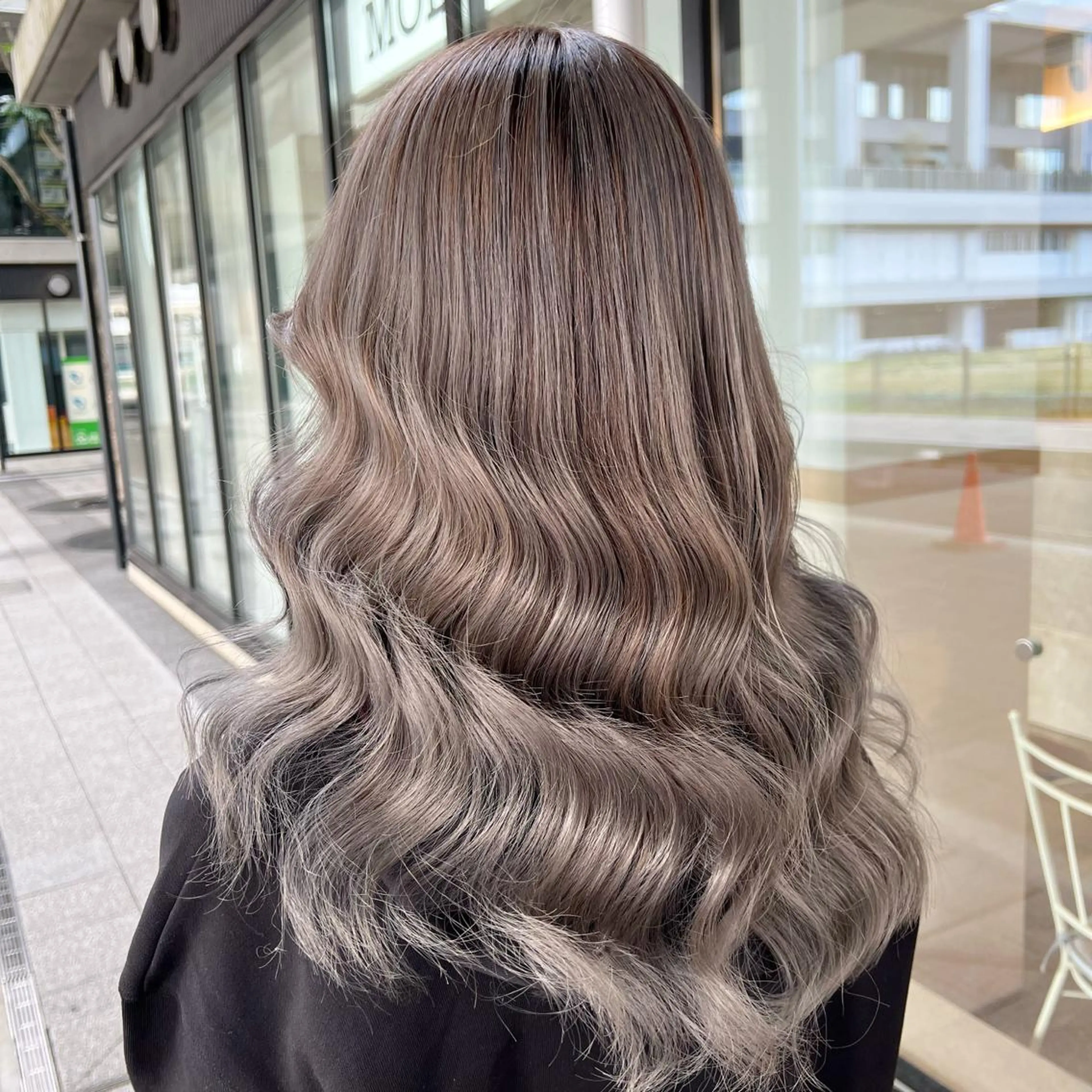 ロング カラー ブリーチ グレージュ 中島 直哉のヘアスタイル
