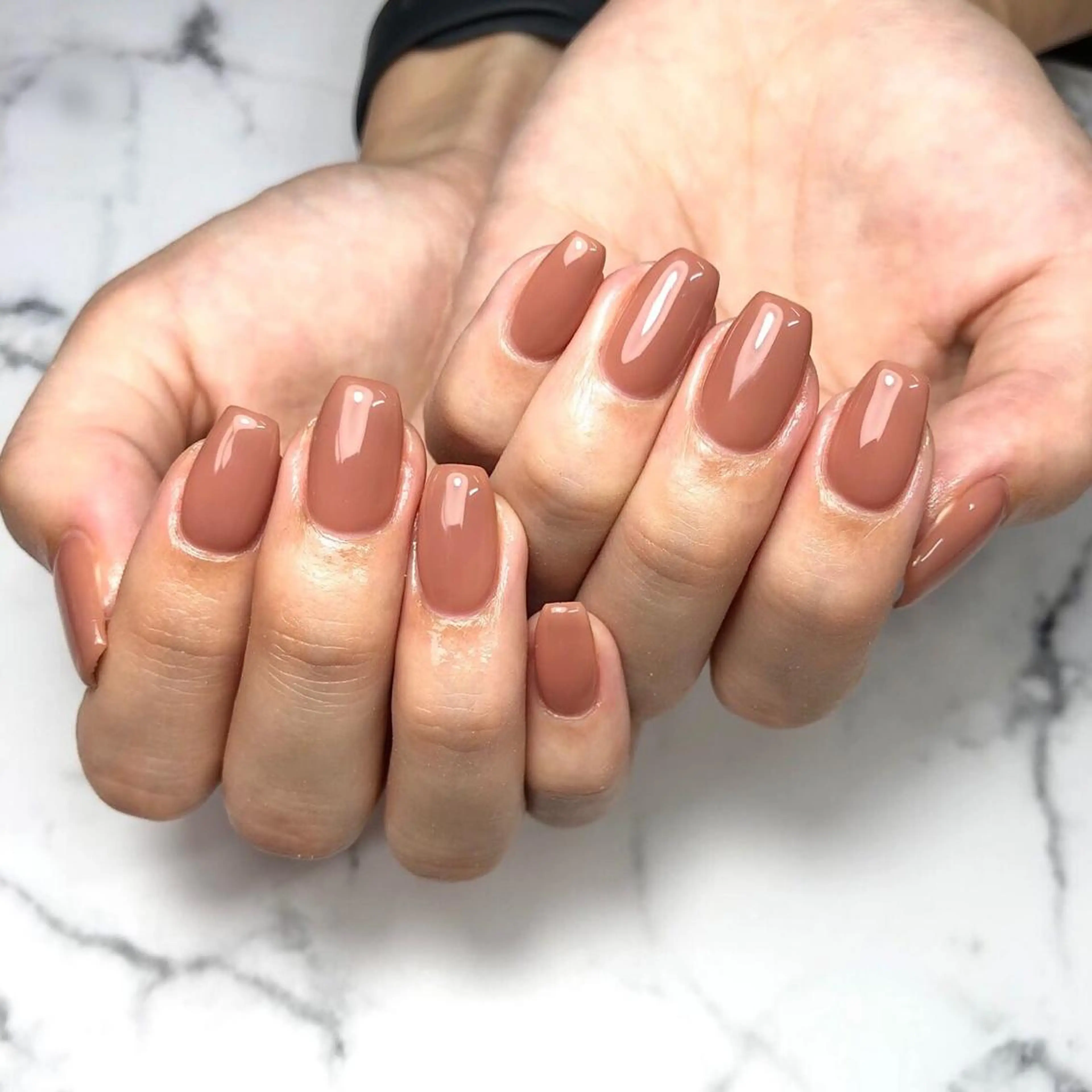 ネイル ブラウン 持ち込み ワンカラーネイル シンプルネイル スクエアネイル ハンドネイル NAIL NOWのネイルデザイン