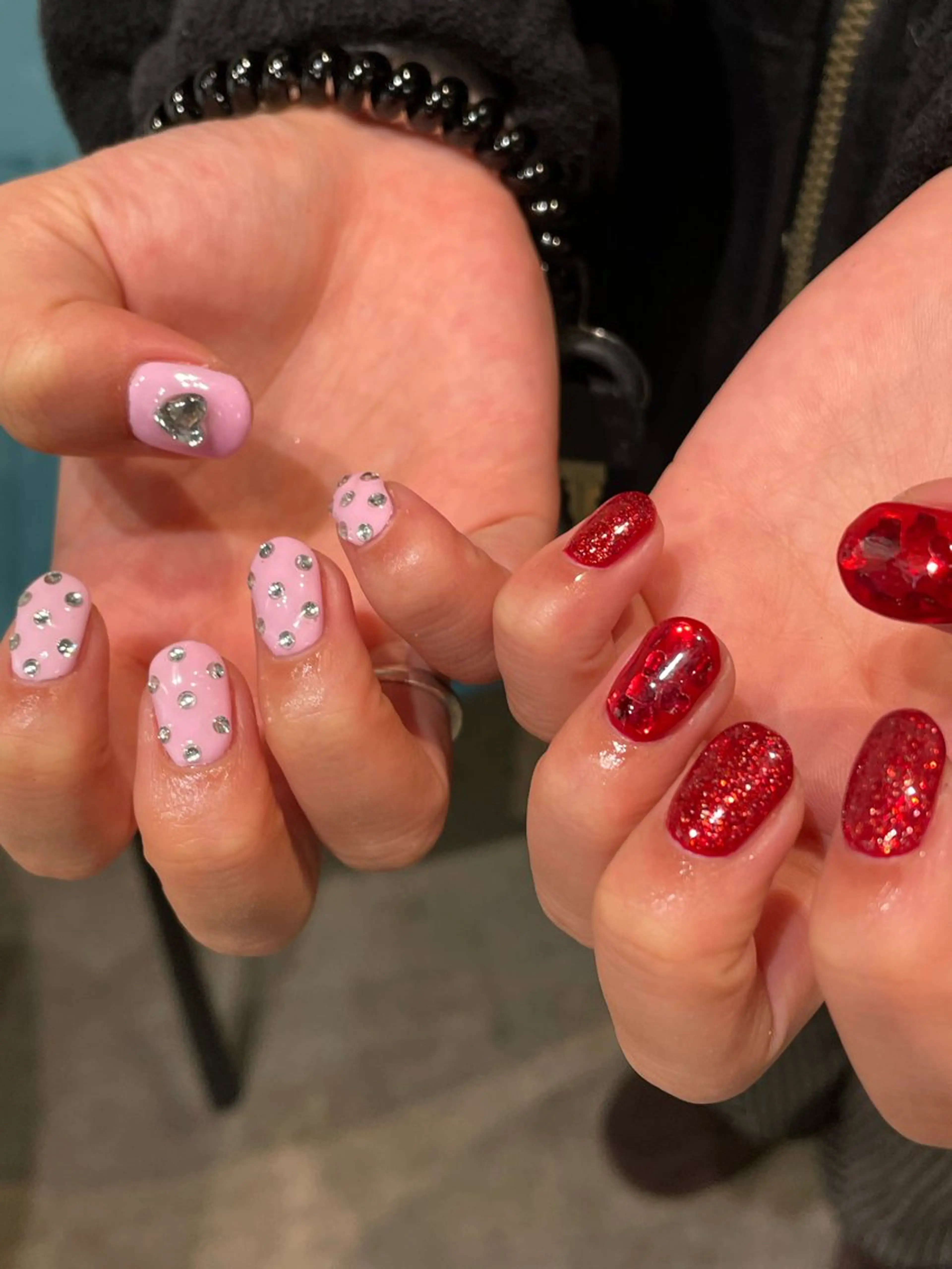 ネイル キラキラネイル ニュアンスネイル ハンドネイル ナチュラル透明感🌱 小山美樹子のヘアスタイル