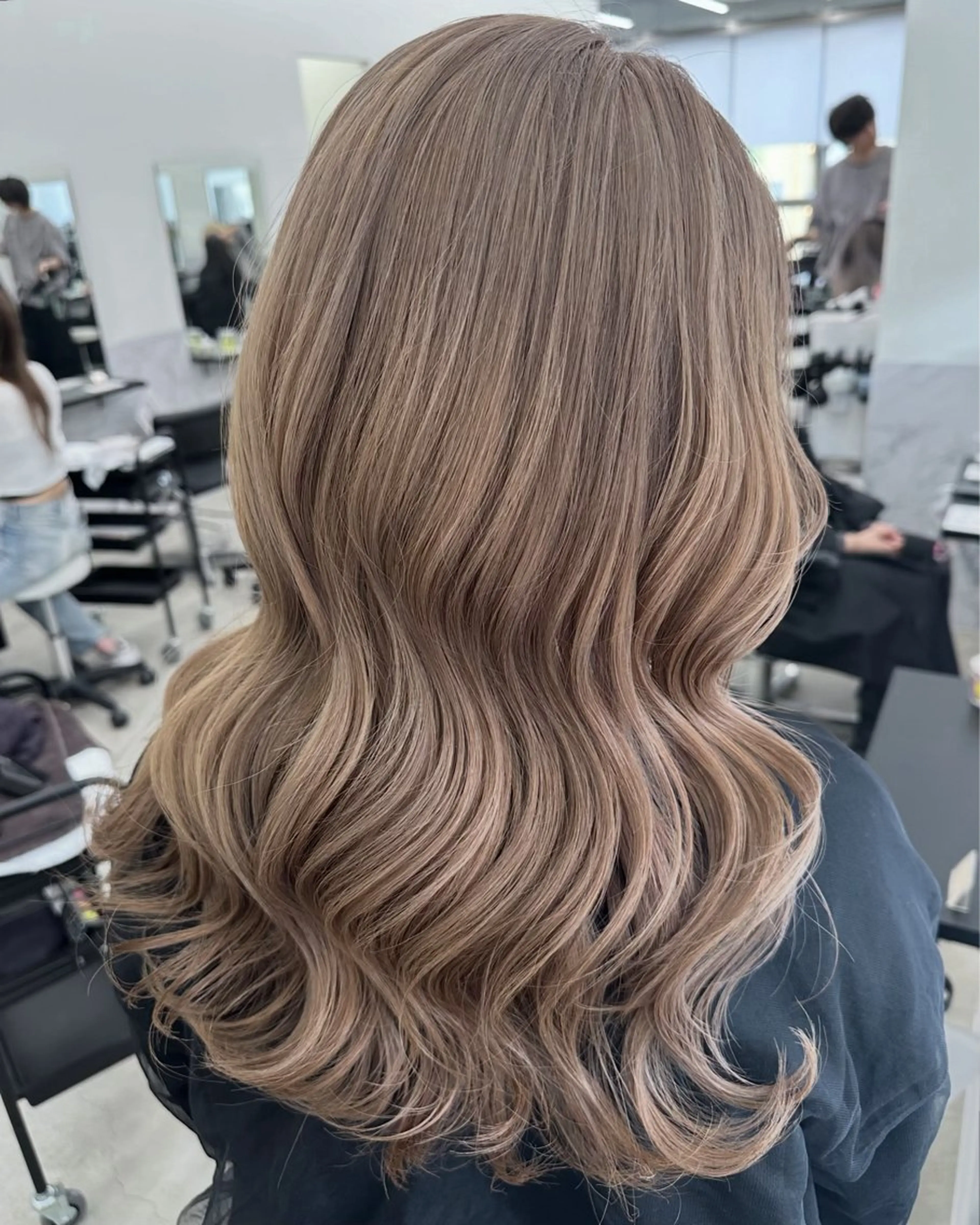 ロング カラー ヘアアレンジ ベージュカラー ブリーチ 抜きっぱなしブロンド ブロンド ブラウンカラー ヘアカラー GO TODAY シェアサロン 原宿本店所属・原宿ハイトーンカラー 🌼みるい🌼のヘアスタイル