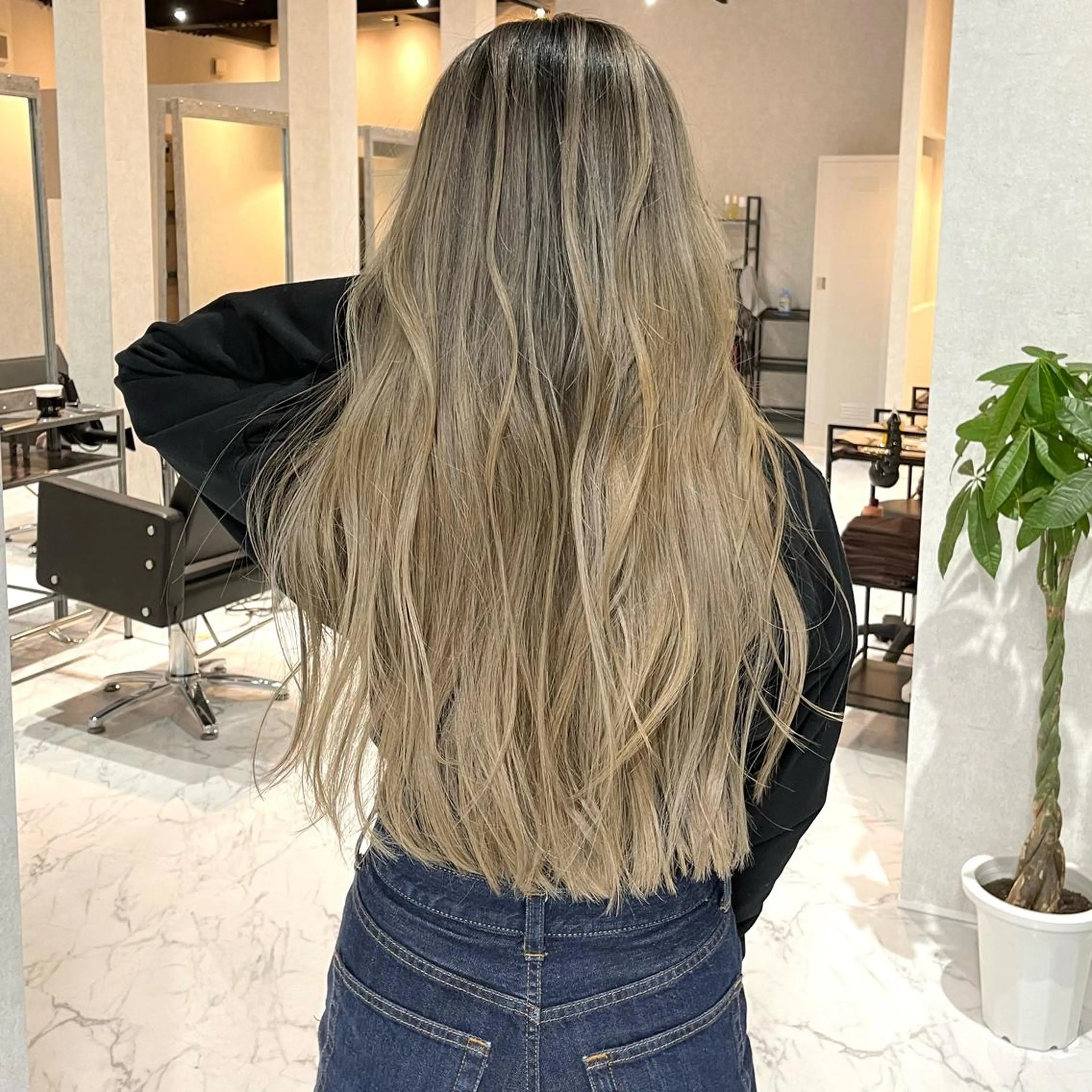 ロング カラー ヘアアレンジ バレイヤージュ デザインカラー ハイライトカラー 外国人風カラー ハイライト アンドウ ユウ/ レイヤーカット/韓国のヘアスタイル