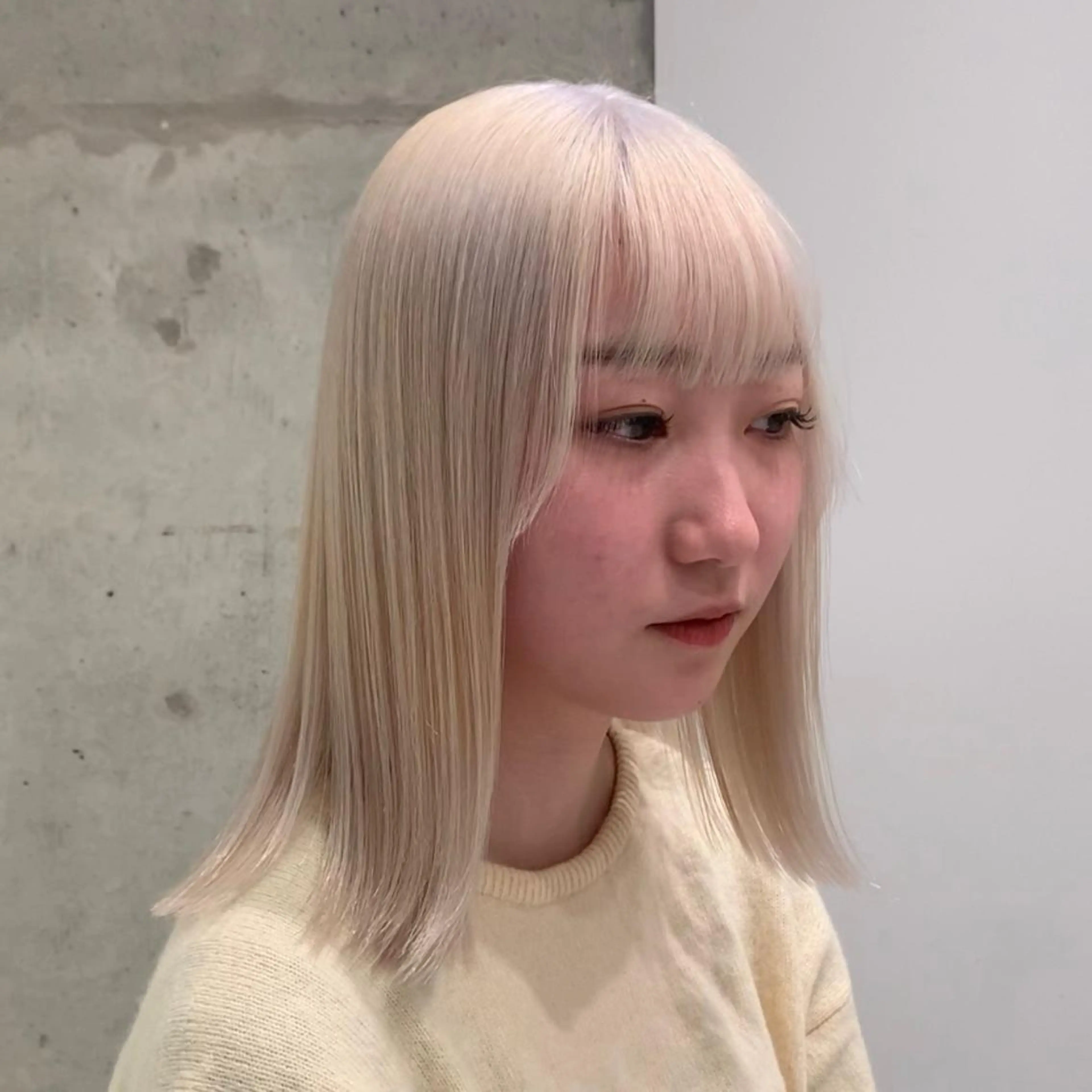 ミディアム カラー ヘアカラー トリートメント サロウィン(SALOWIN)原宿iori店所属・れい🫧 ハイトーン特化のヘアスタイル