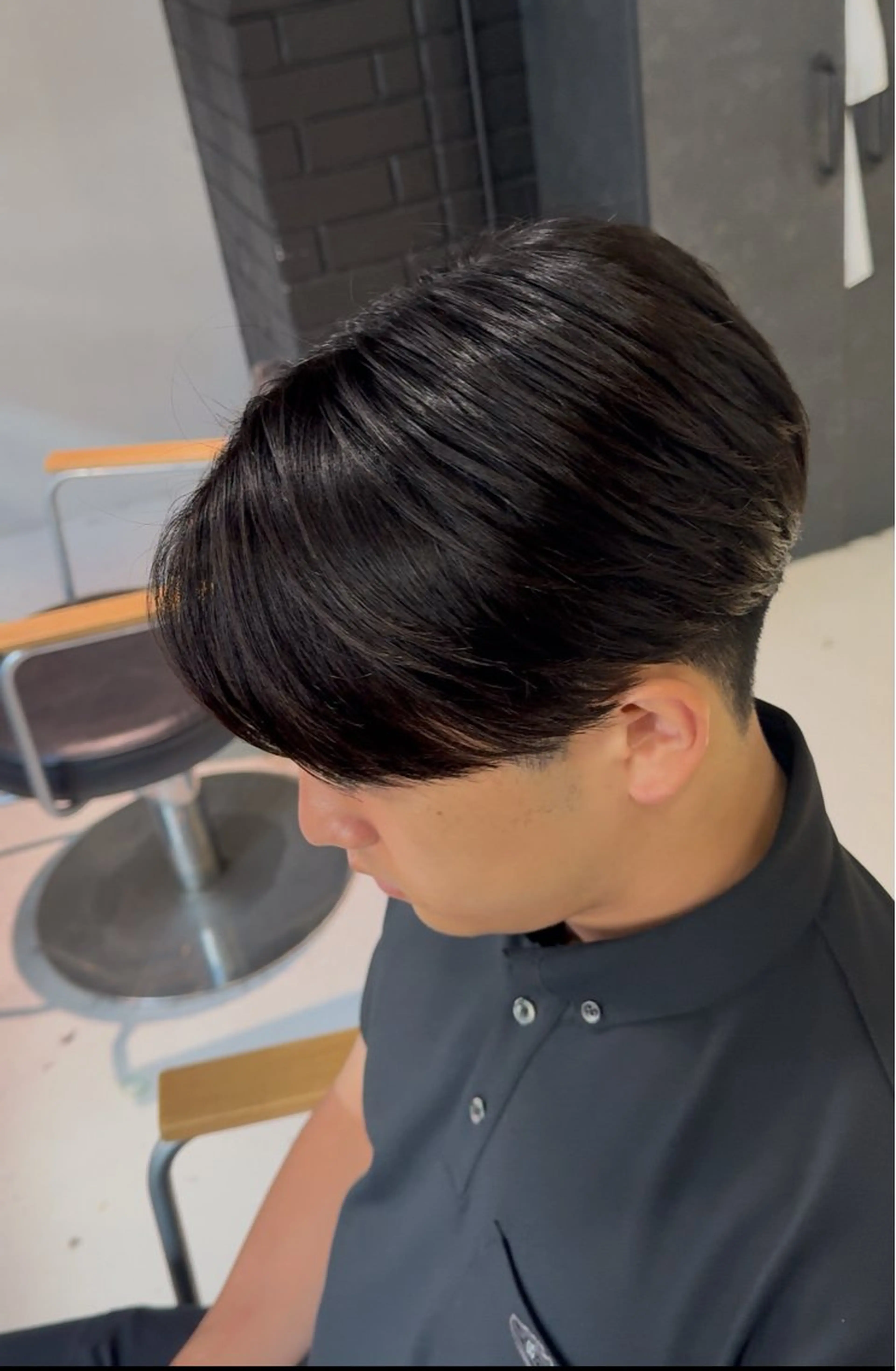 ショート メンズ センターパート マッシュ シースルーマッシュ 縮毛矯正 カット 縮毛矯正 men's salon gaudi 高槻店所属・曲がる縮毛矯正/ 波巻きパーマ/川岸のヘアスタイル