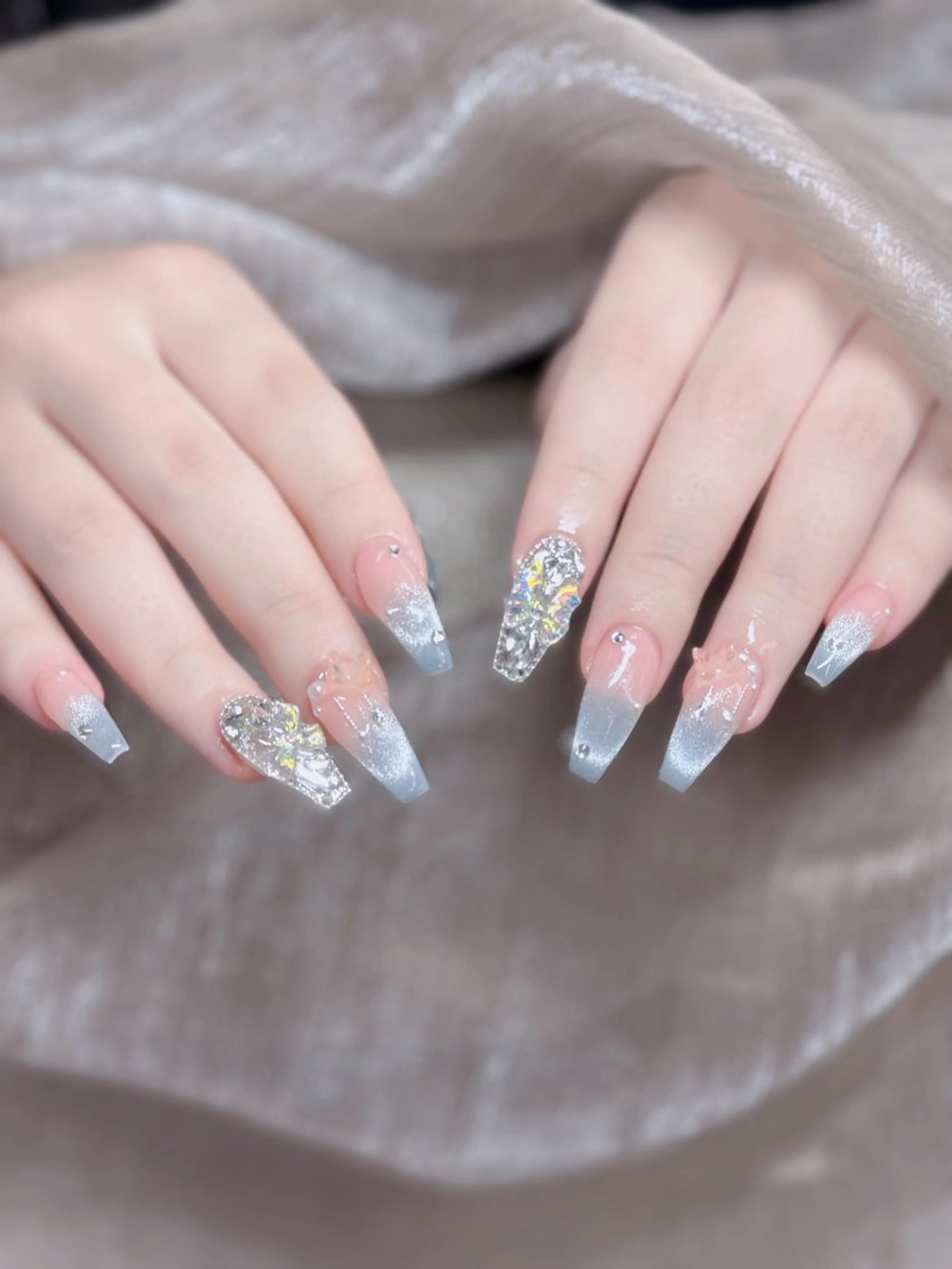 ネイル オーロラネイル フレンチネイル ジェルネイル ハロウィン キラキラネイル ハンドネイル H.baby Nail Salon所属・H.baby Nail Salonのネイルデザイン