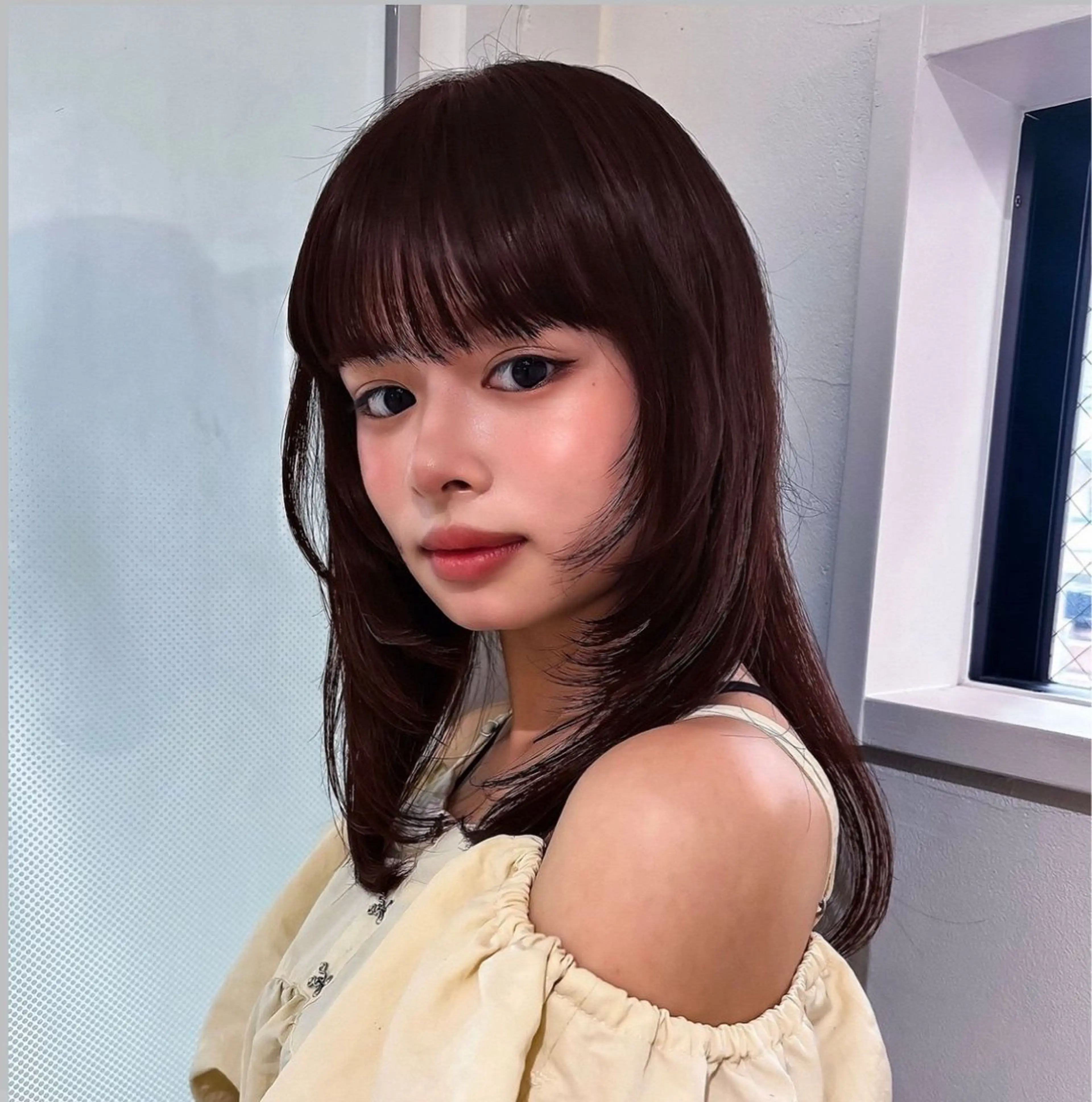 ミディアム レイヤーカット 小顔カット カット ヘアカラー トリートメント 🤍aimi🤍 ウルフ/韓国ヘアのヘアスタイル