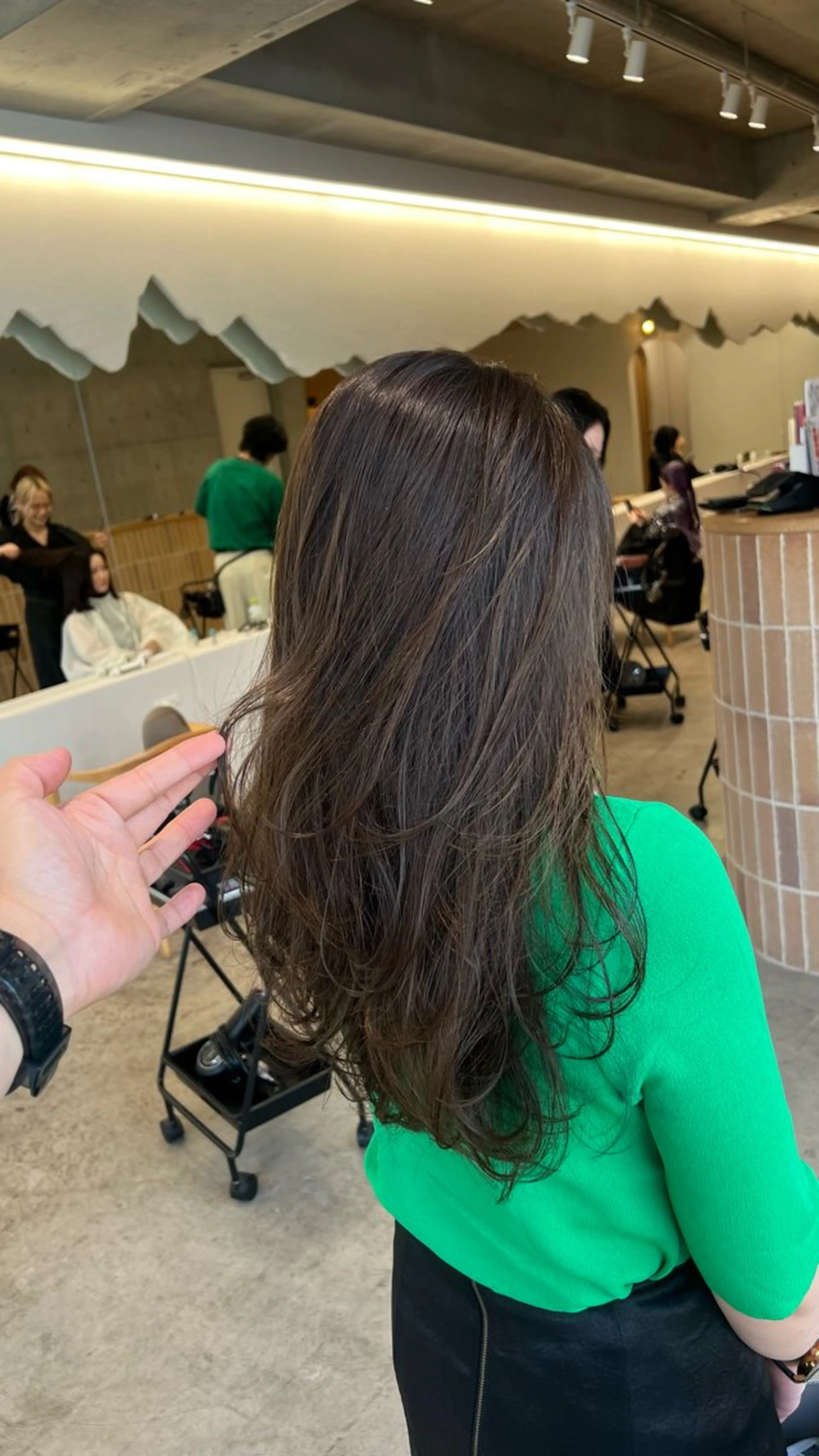 ロング カラー ロングレイヤー ベージュカラー オリーブベージュ レイヤーカット ロング カット ヘアカラー トリートメント 誰よりも丁寧なカット 🍀小林輝のヘアスタイル