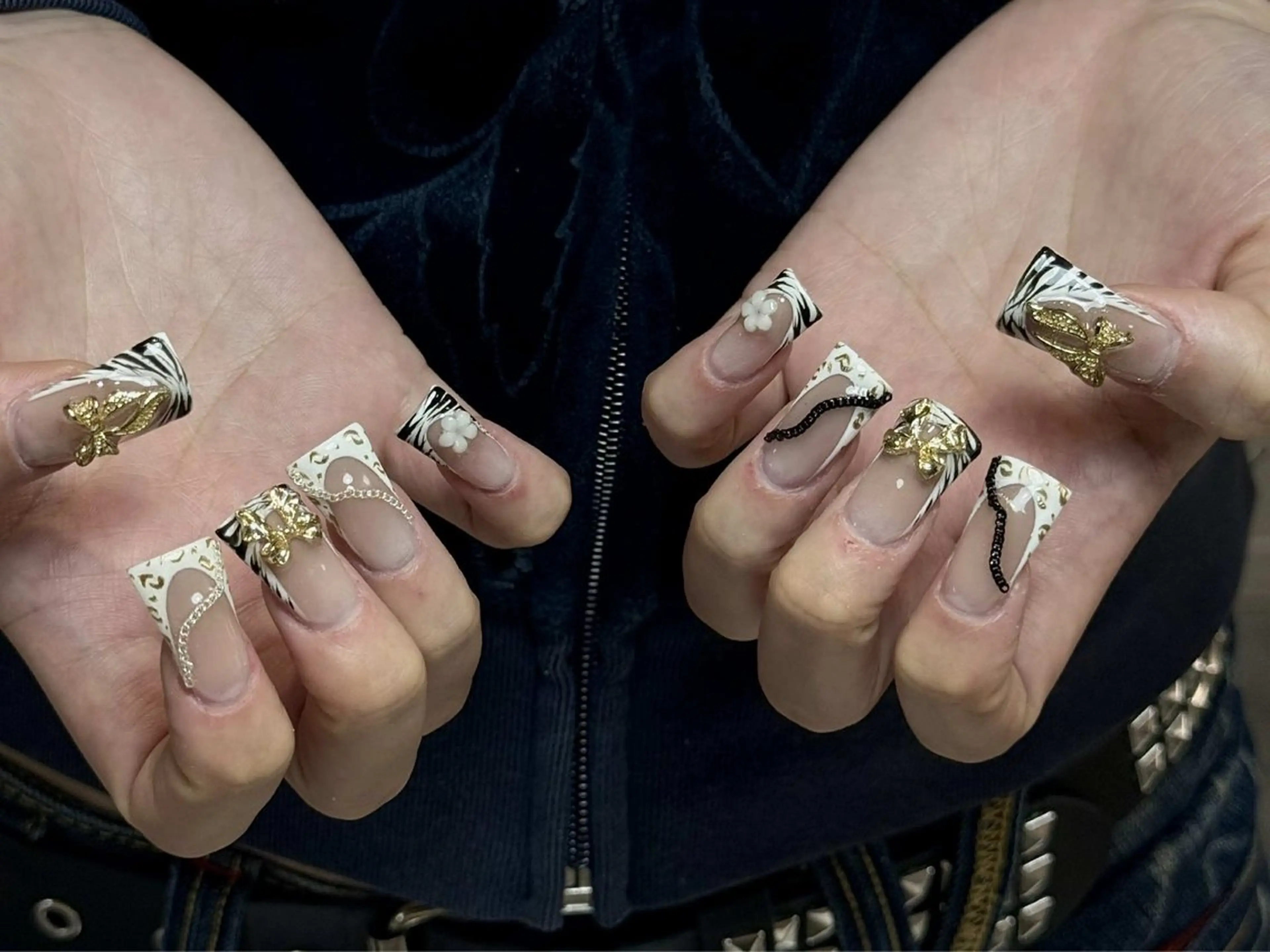 ネイル フレンチネイル ジェルネイル キラキラネイル 韓国ネイル マグネットネイル ハンドネイル Julli nail studio所属・Julli NailStudioのネイルデザイン
