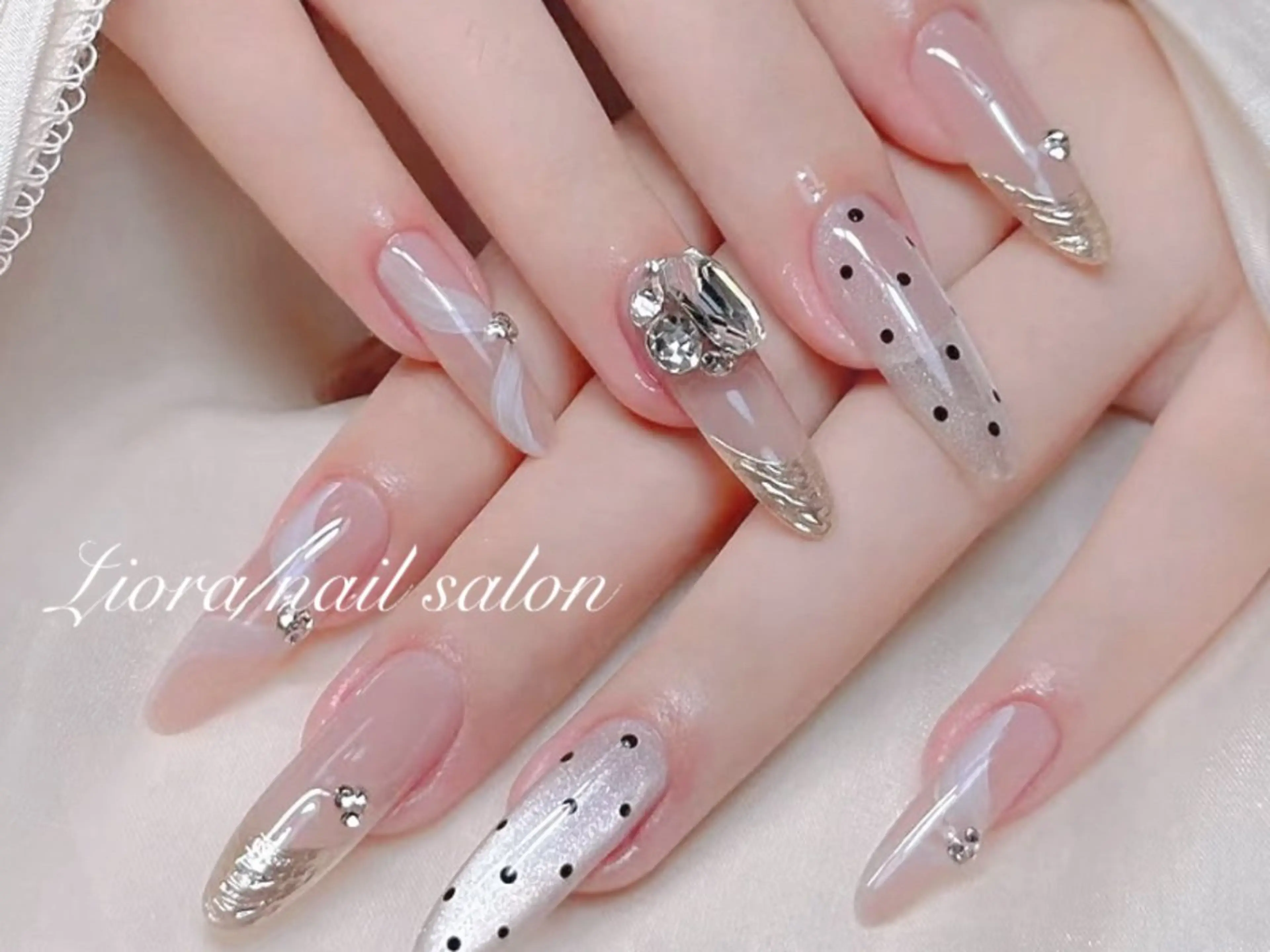 ネイル フレンチネイル ジェルネイル ガーリー グラデーション キラキラネイル ハンドネイル Liora ネイルサロン所属・Liora nail salonのネイルデザイン