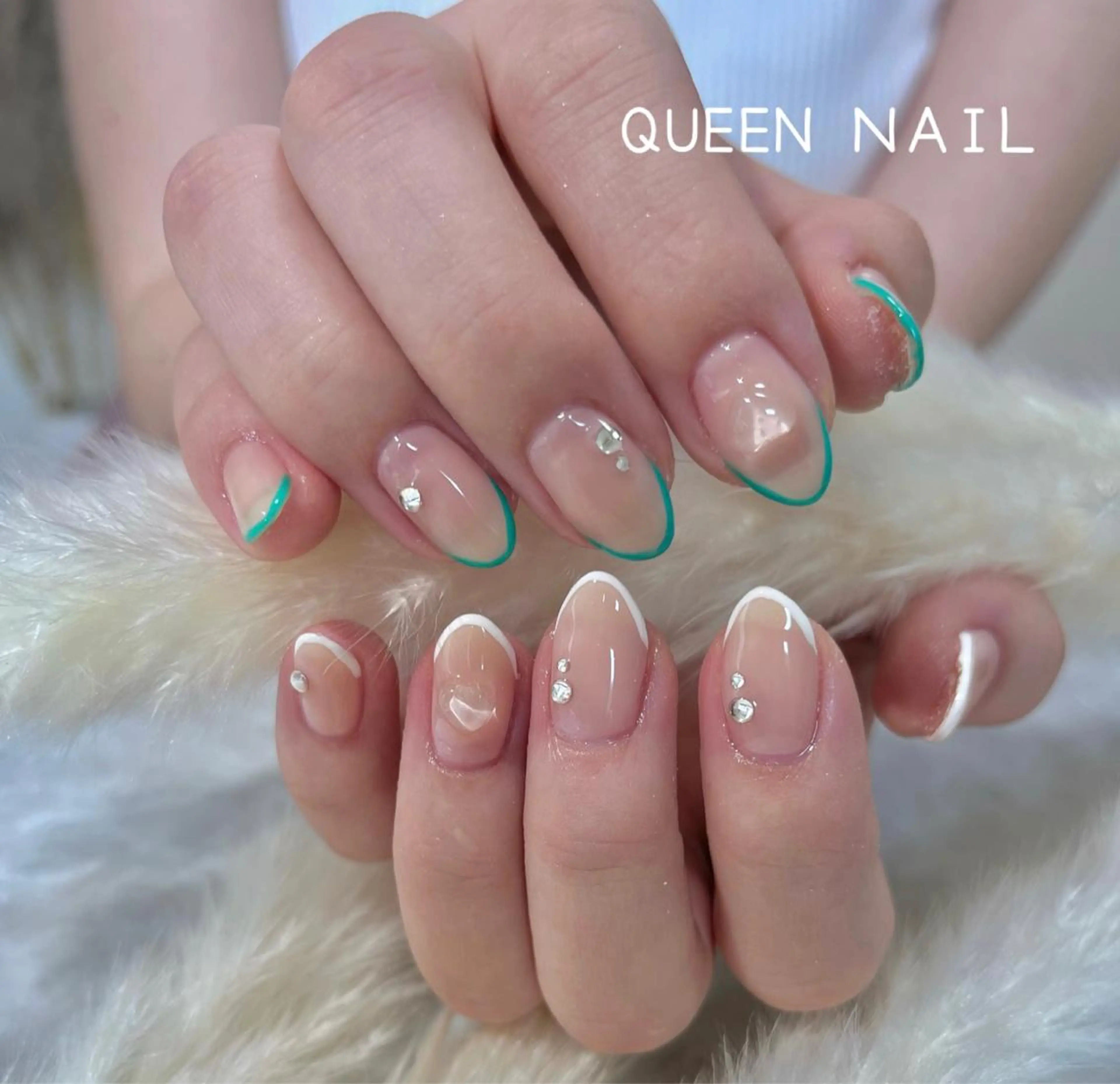 ショート カラー ネイル ブルー フレンチネイル ハート Queen nail所属・QUEEN ＮＡＩＬのネイルデザイン