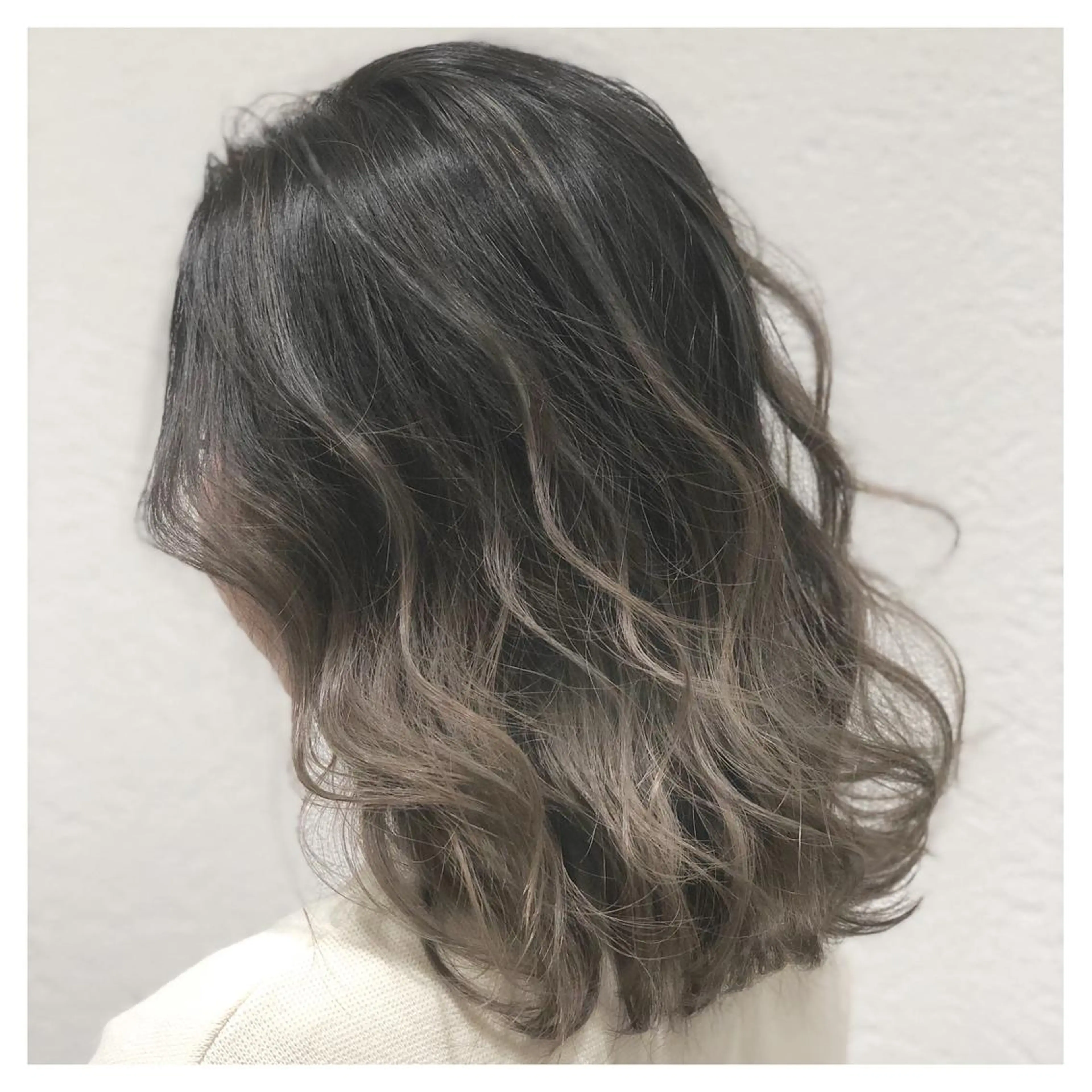 ミディアム カラー 髪にドラマを。biscohair所属・biscohair 髪にドラマを。のヘアスタイル