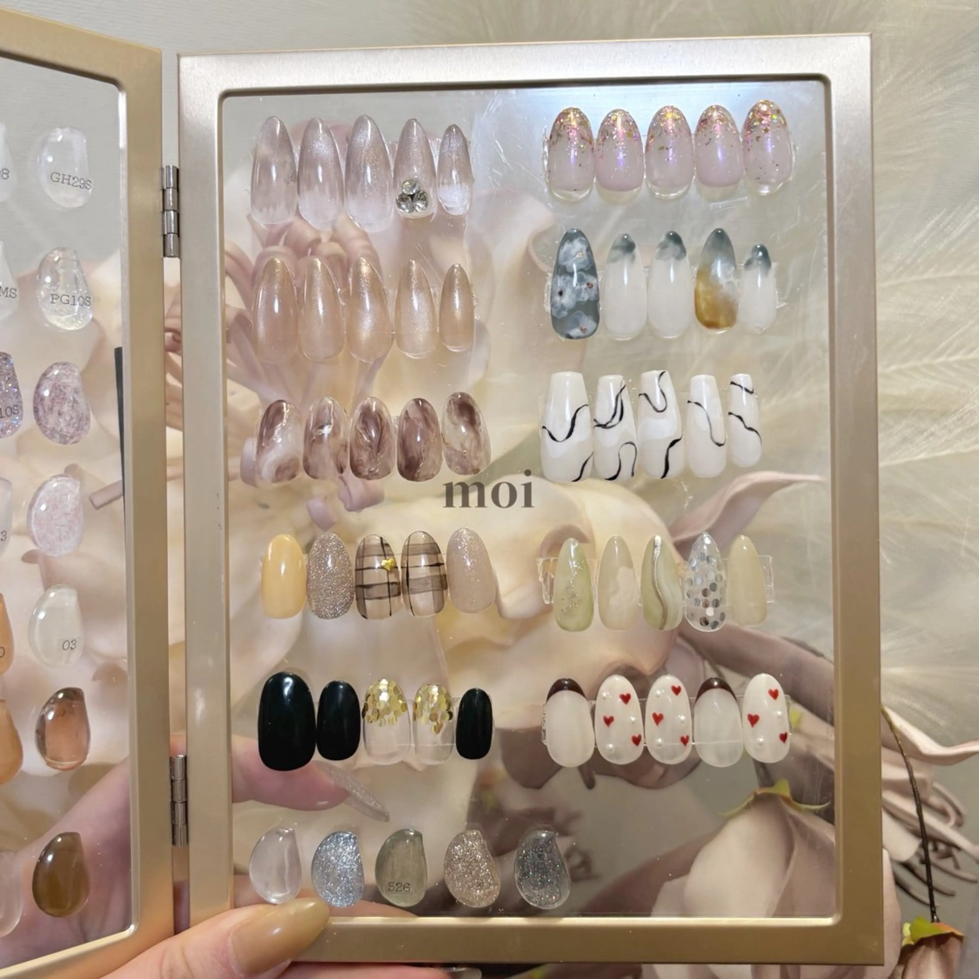 ネイル moi nail ˙⋆.˚のネイルデザイン