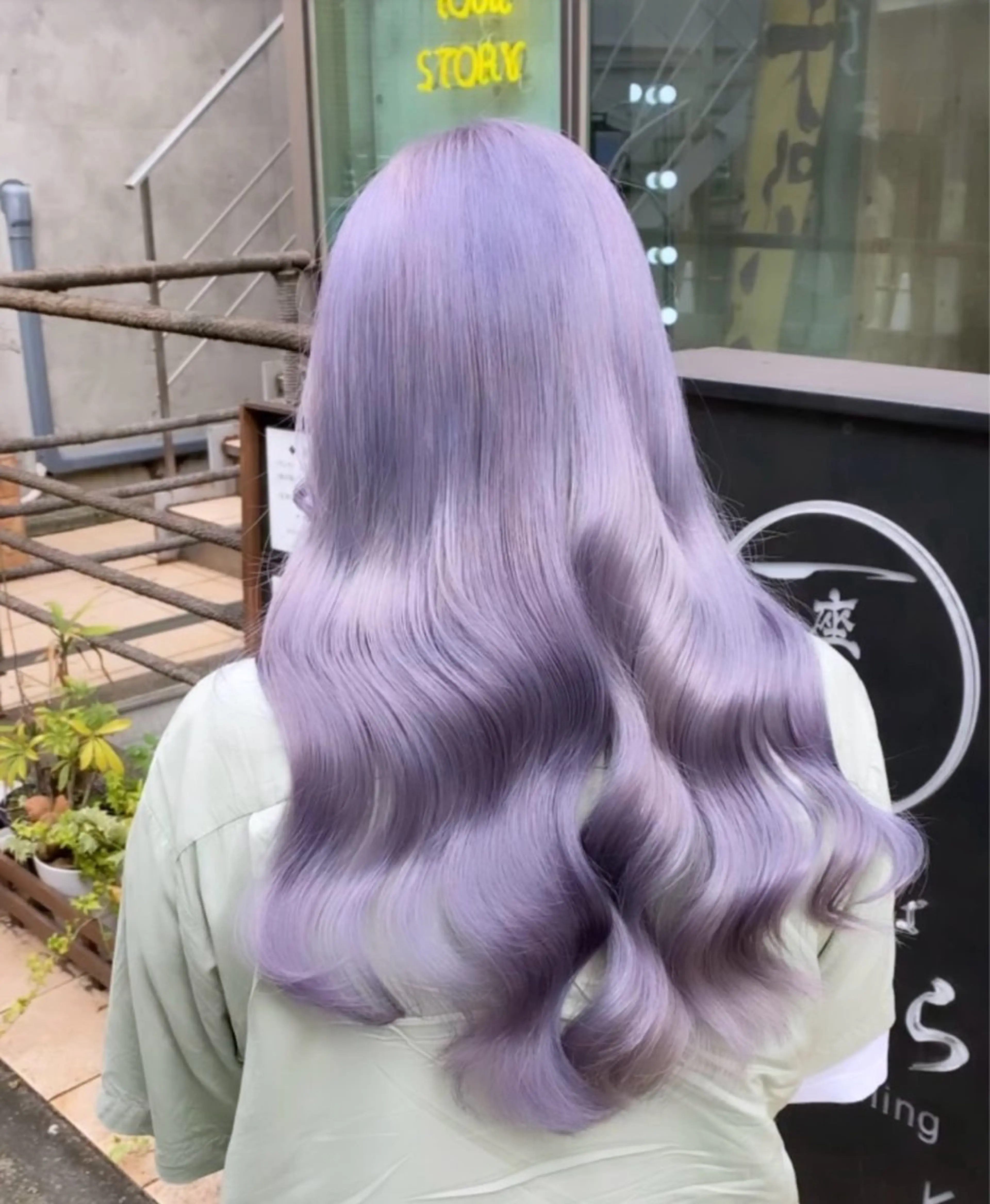 カラー 漆畑 莉奈のヘアスタイル