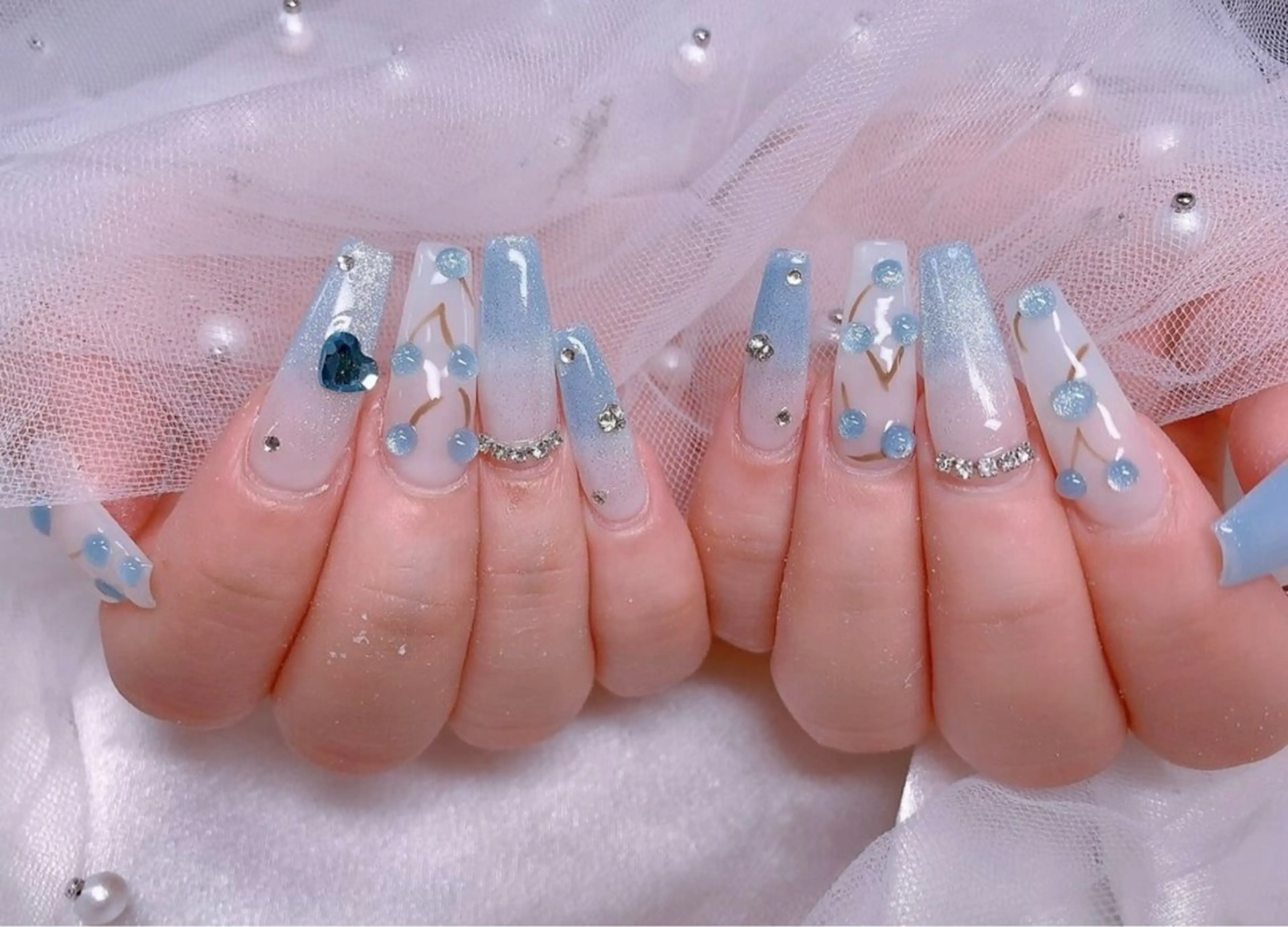 ネイル ボルドー チークネイル フレンチネイル グラデーション ハート ハンドネイル Mimo beau ty   salonのネイルデザイン